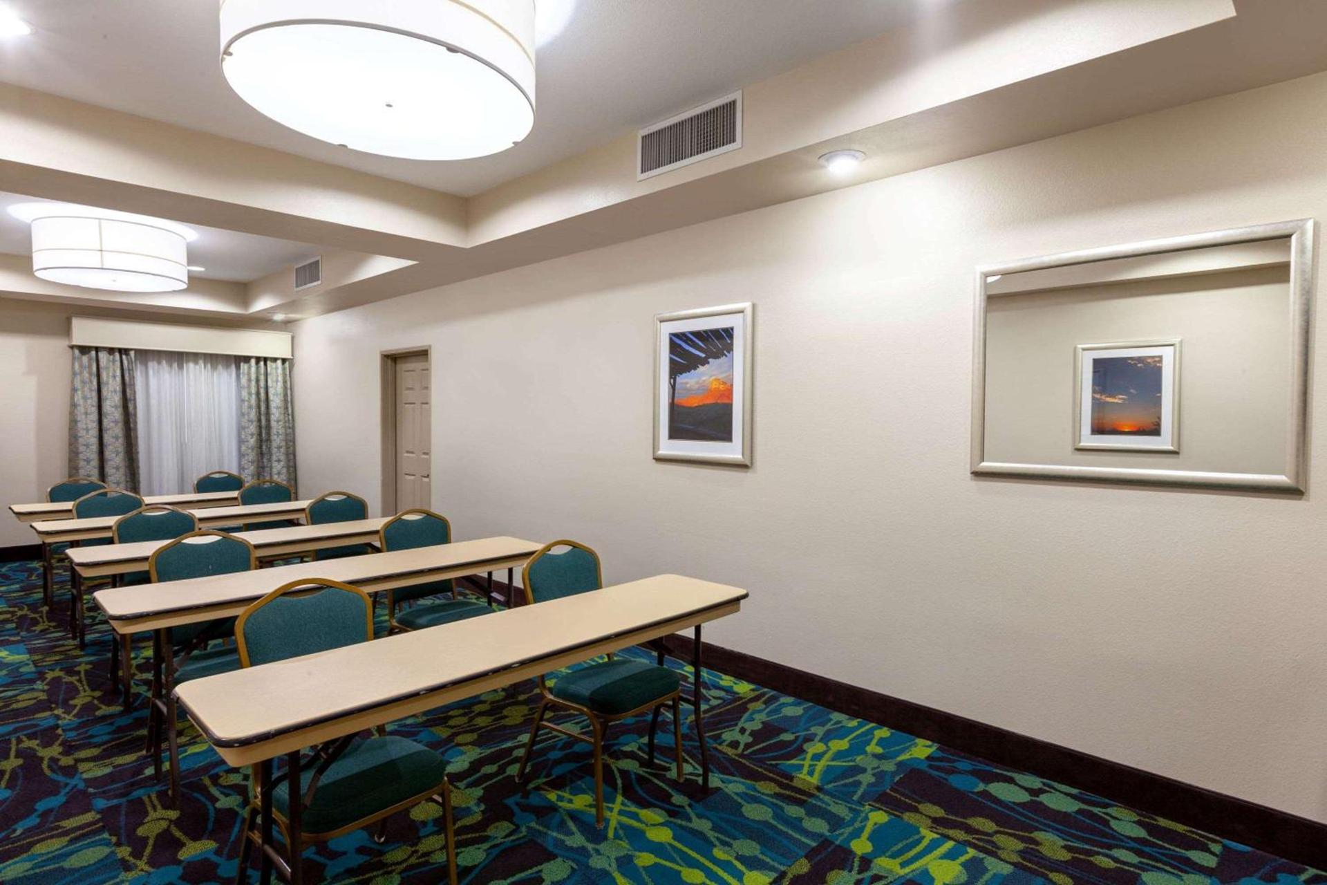 La Quinta by Wyndham Midland North photo 19