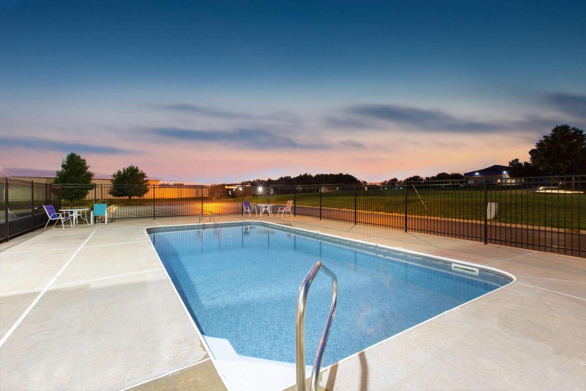 La Quinta by Wyndham Blue Springs photo 13