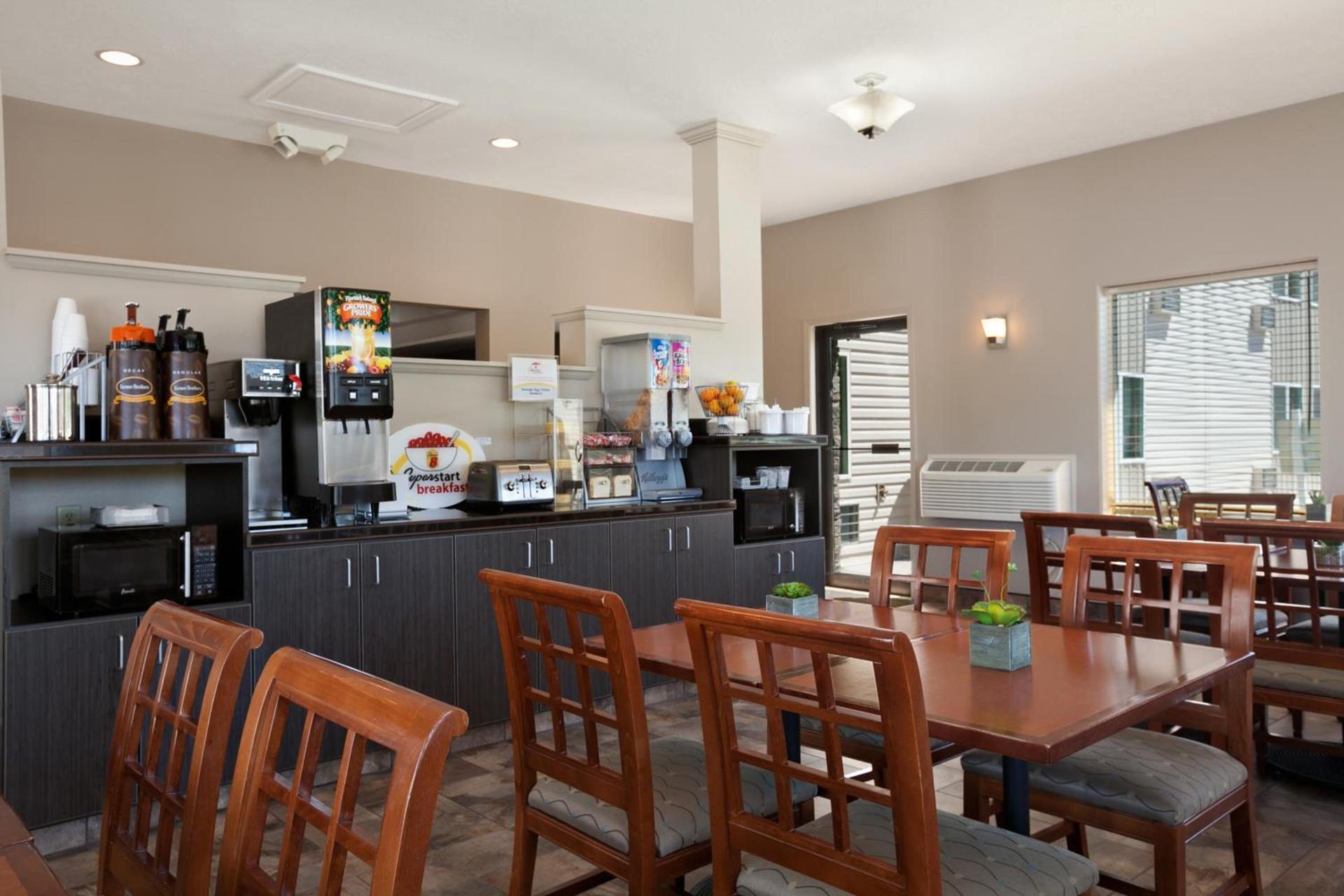 Super 8 by Wyndham Pocatello photo 35