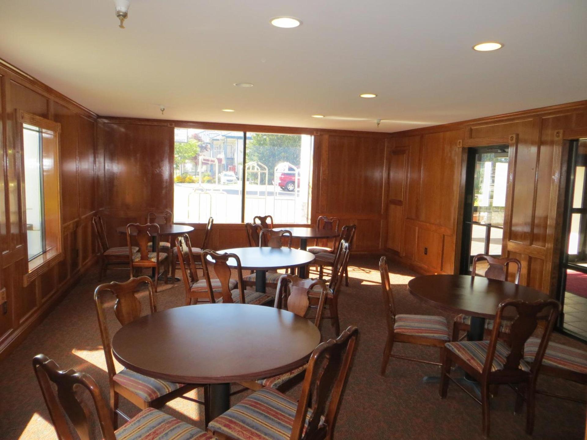 Bayside Hotel of Mackinac photo 29