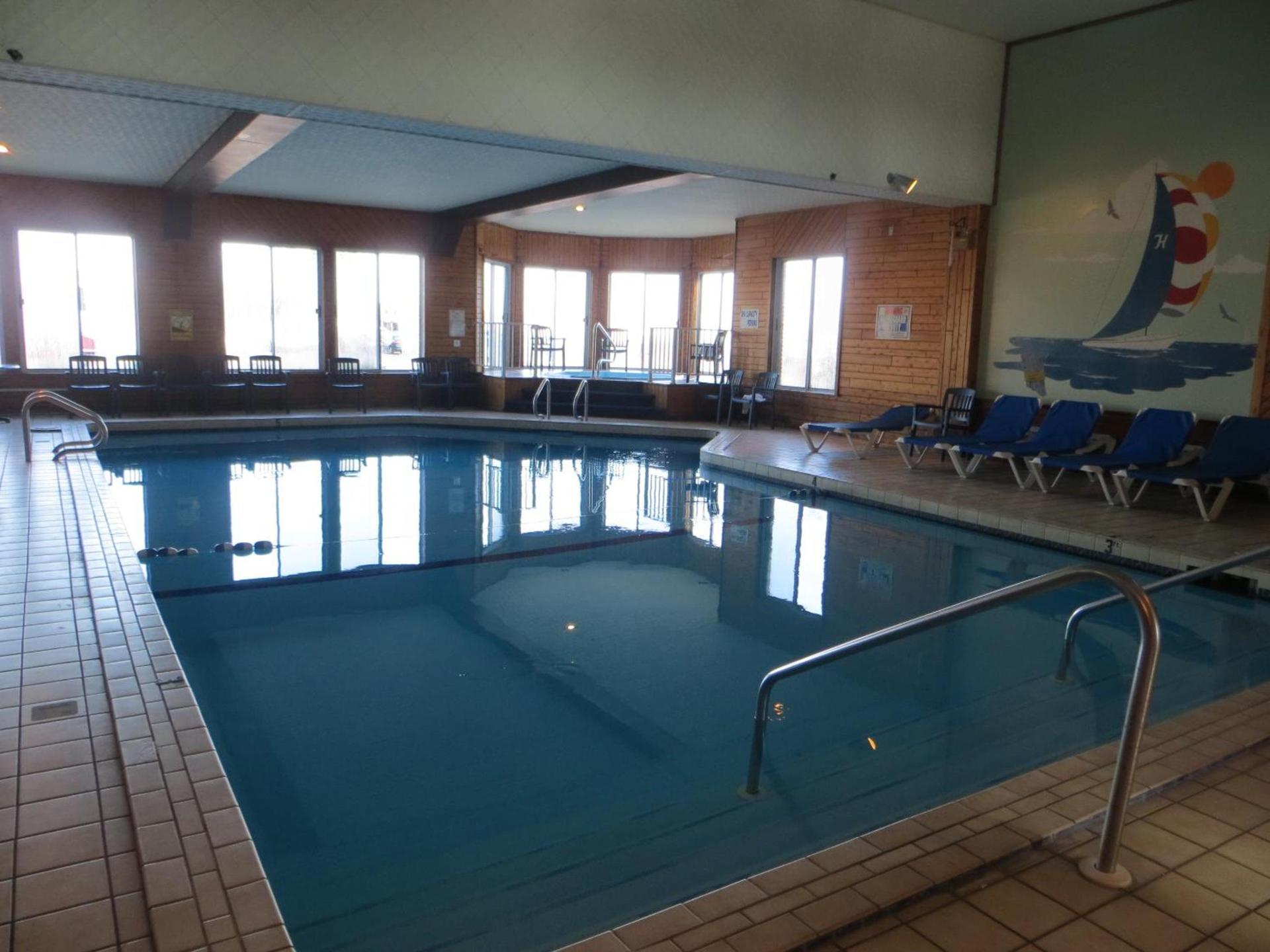 Ramada by Wyndham Mackinaw City Waterfront photo 29