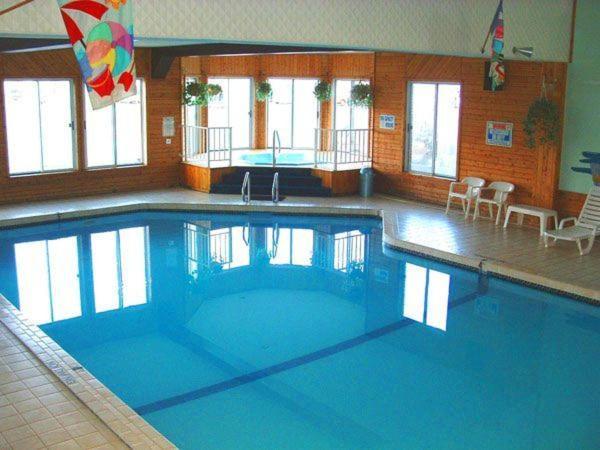 Ramada by Wyndham Mackinaw City Waterfront photo 32