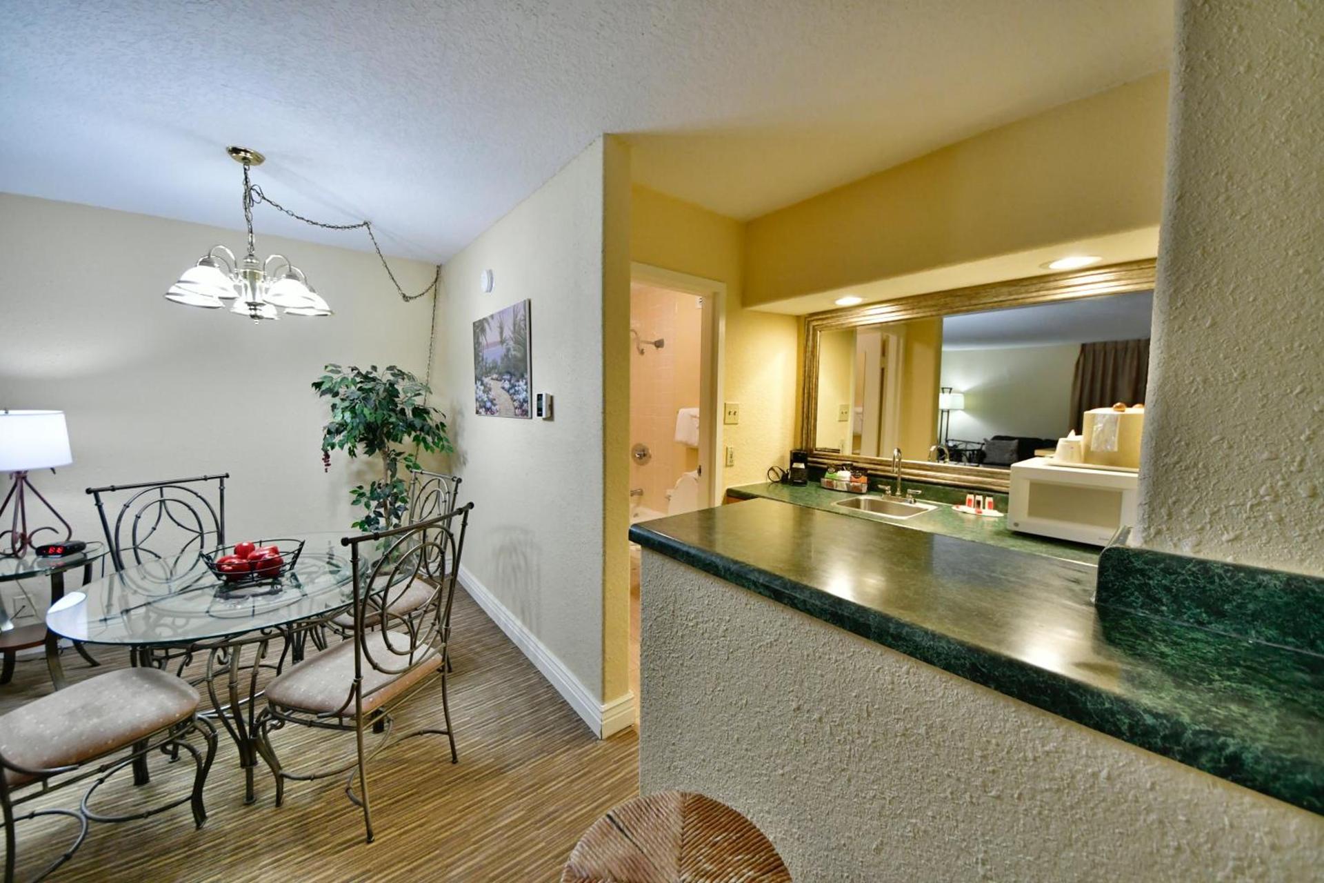 Ramada by Wyndham Jacksonville Hotel & Conference Center photo 58