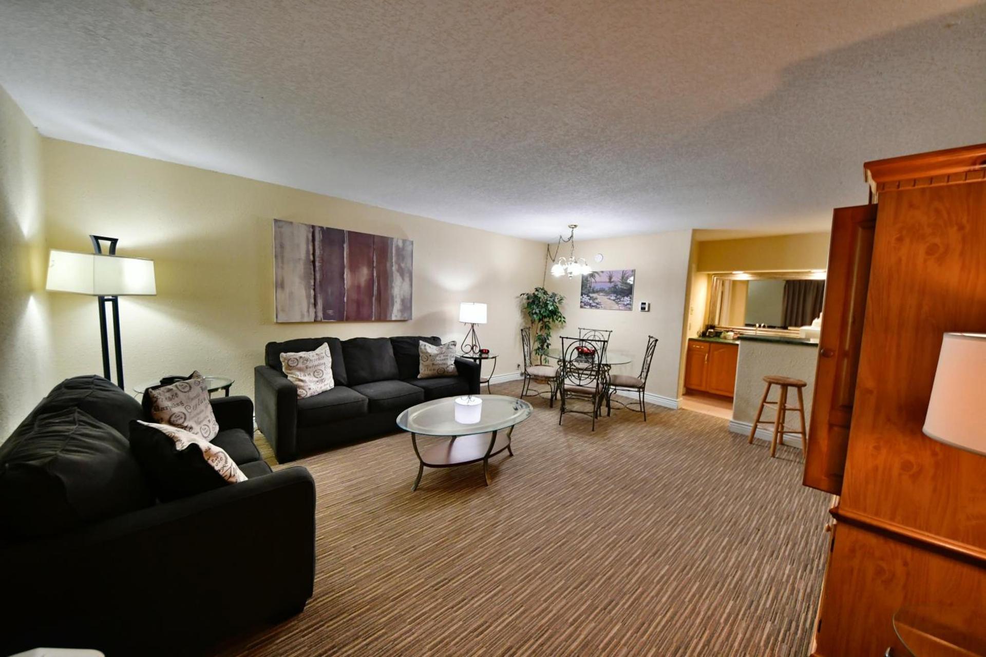 Ramada by Wyndham Jacksonville Hotel & Conference Center photo 59