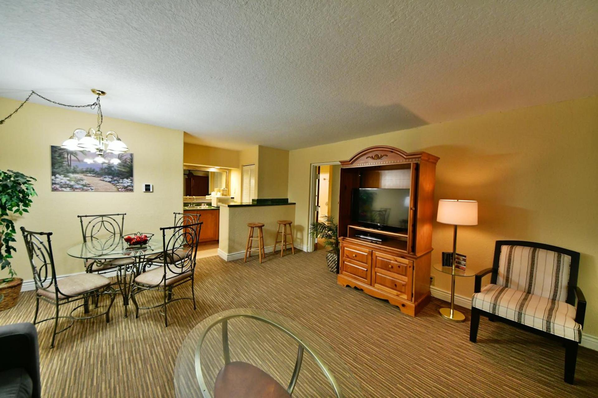 Ramada by Wyndham Jacksonville Hotel & Conference Center photo 56