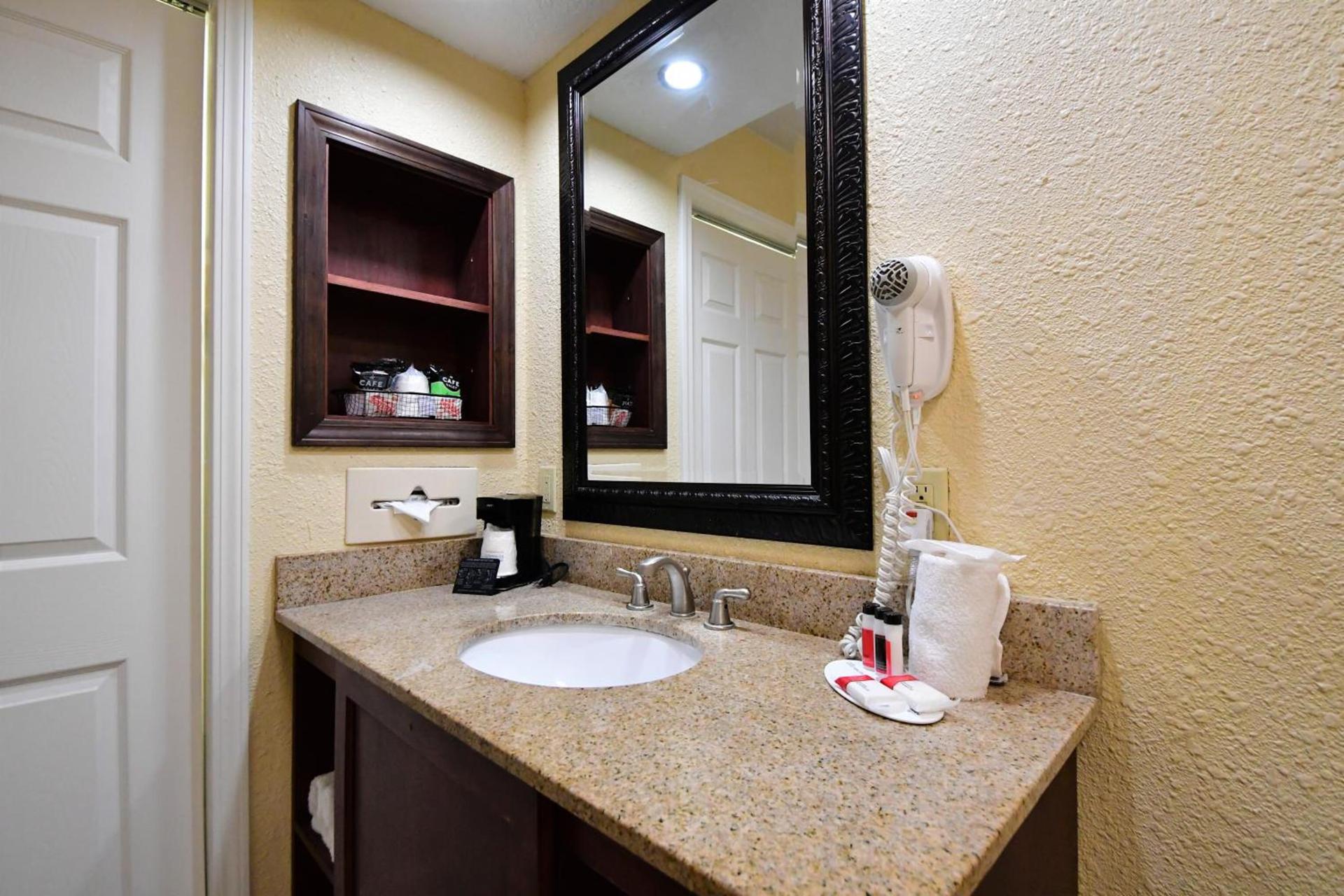 Ramada by Wyndham Jacksonville Hotel & Conference Center photo 47
