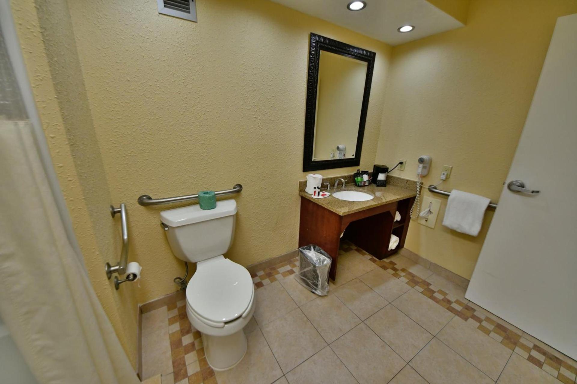 Ramada by Wyndham Jacksonville Hotel & Conference Center photo 54
