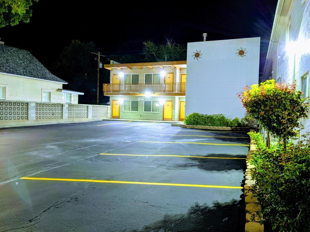 Economy Inn Elko photo 1
