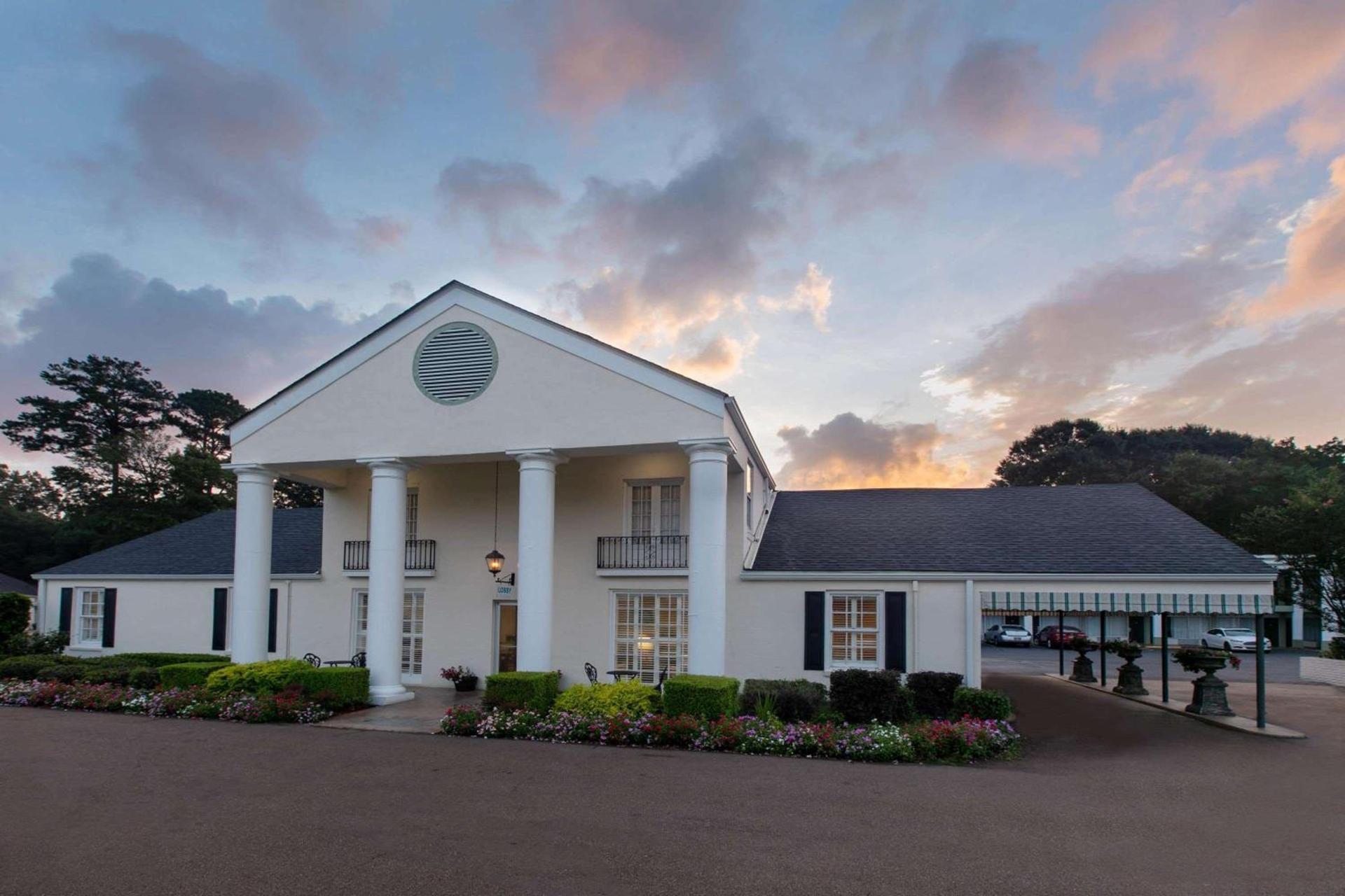 Days Inn by Wyndham Natchez photo 19