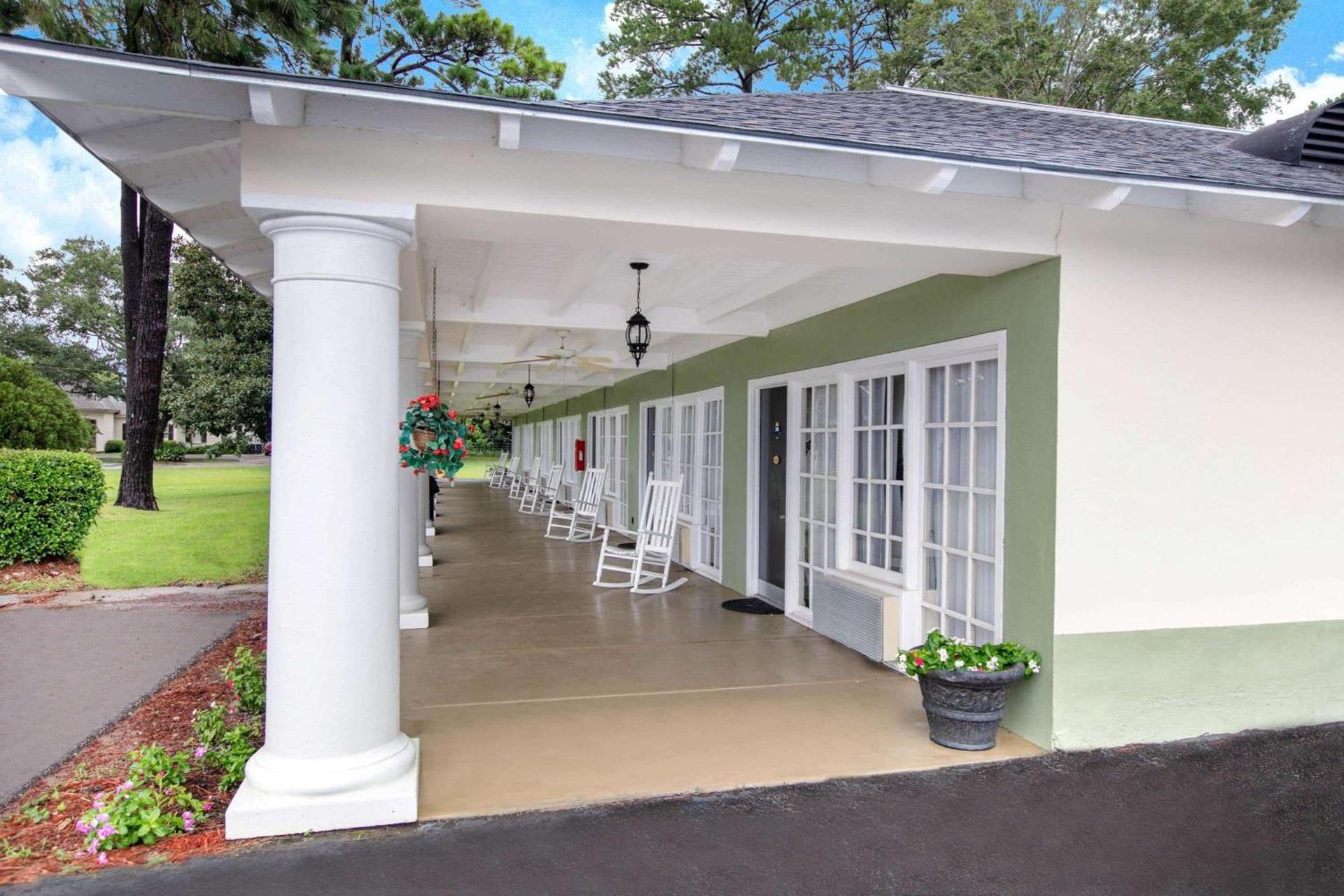 Days Inn by Wyndham Natchez photo 10
