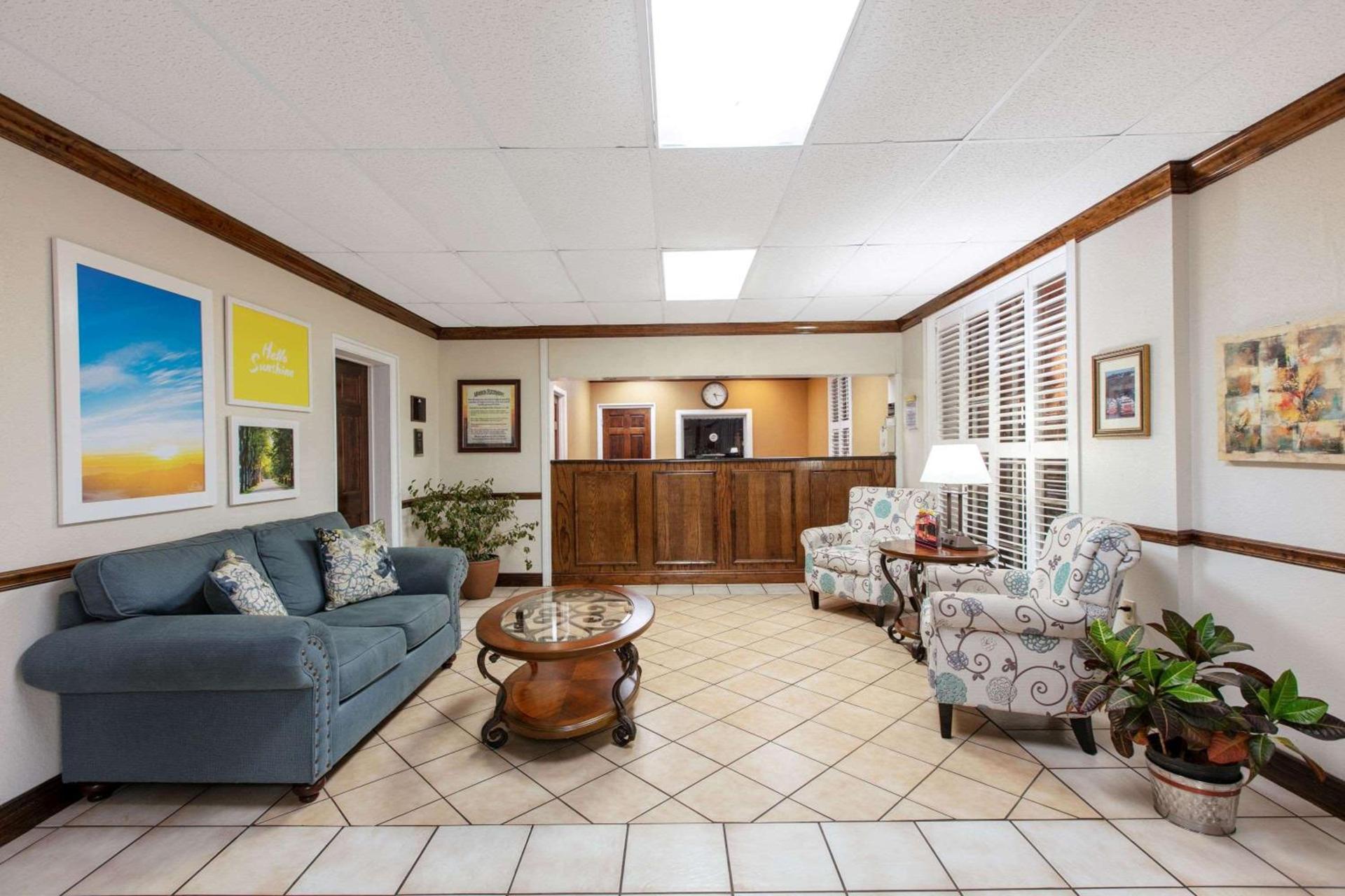 Days Inn by Wyndham Natchez photo 90