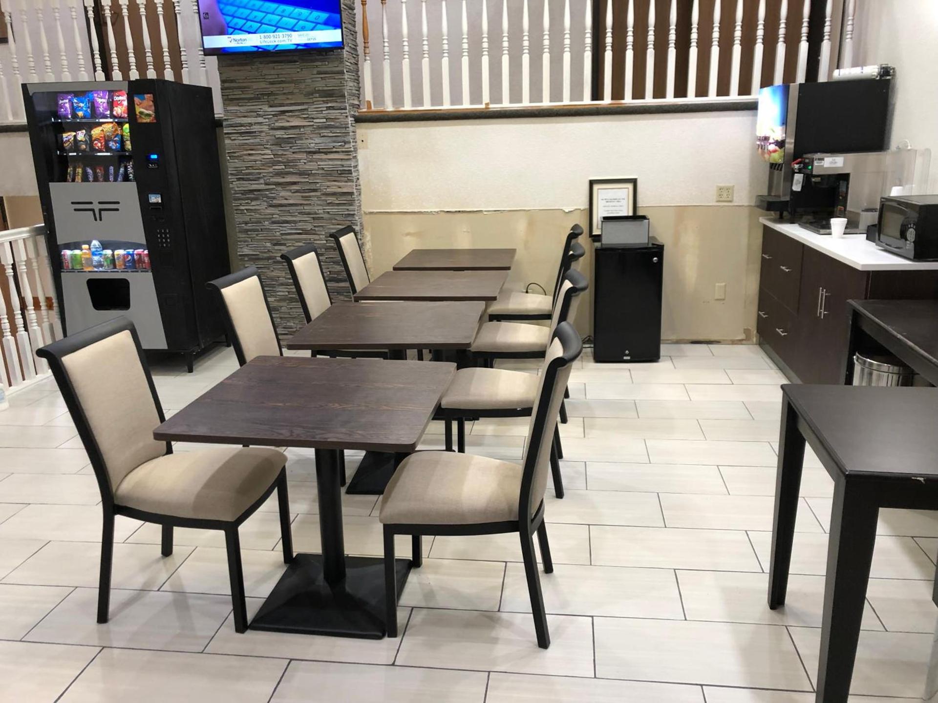 Super 8 by Wyndham Omaha SW photo 56