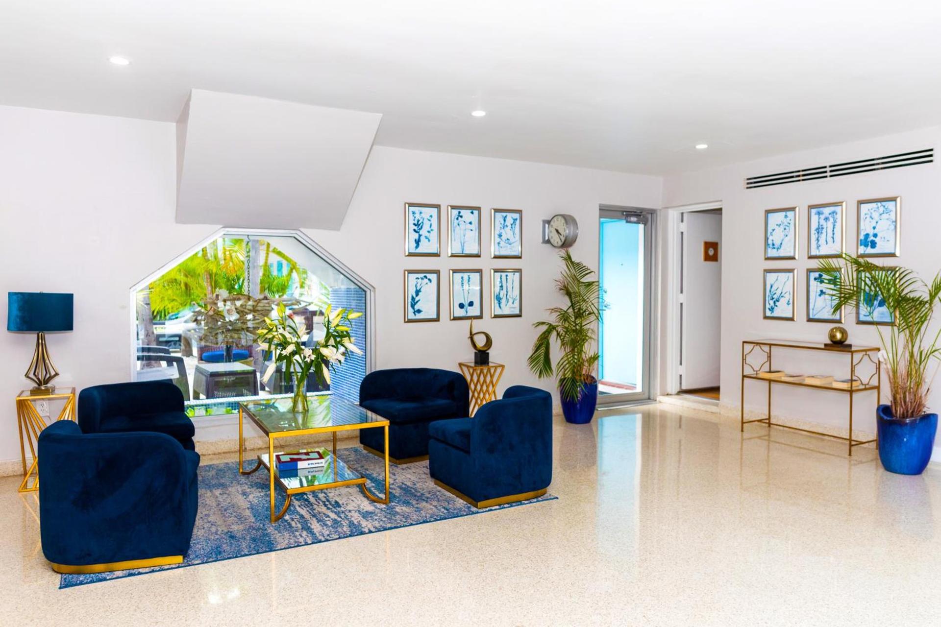 Aqua Hotel & Suites photo 2