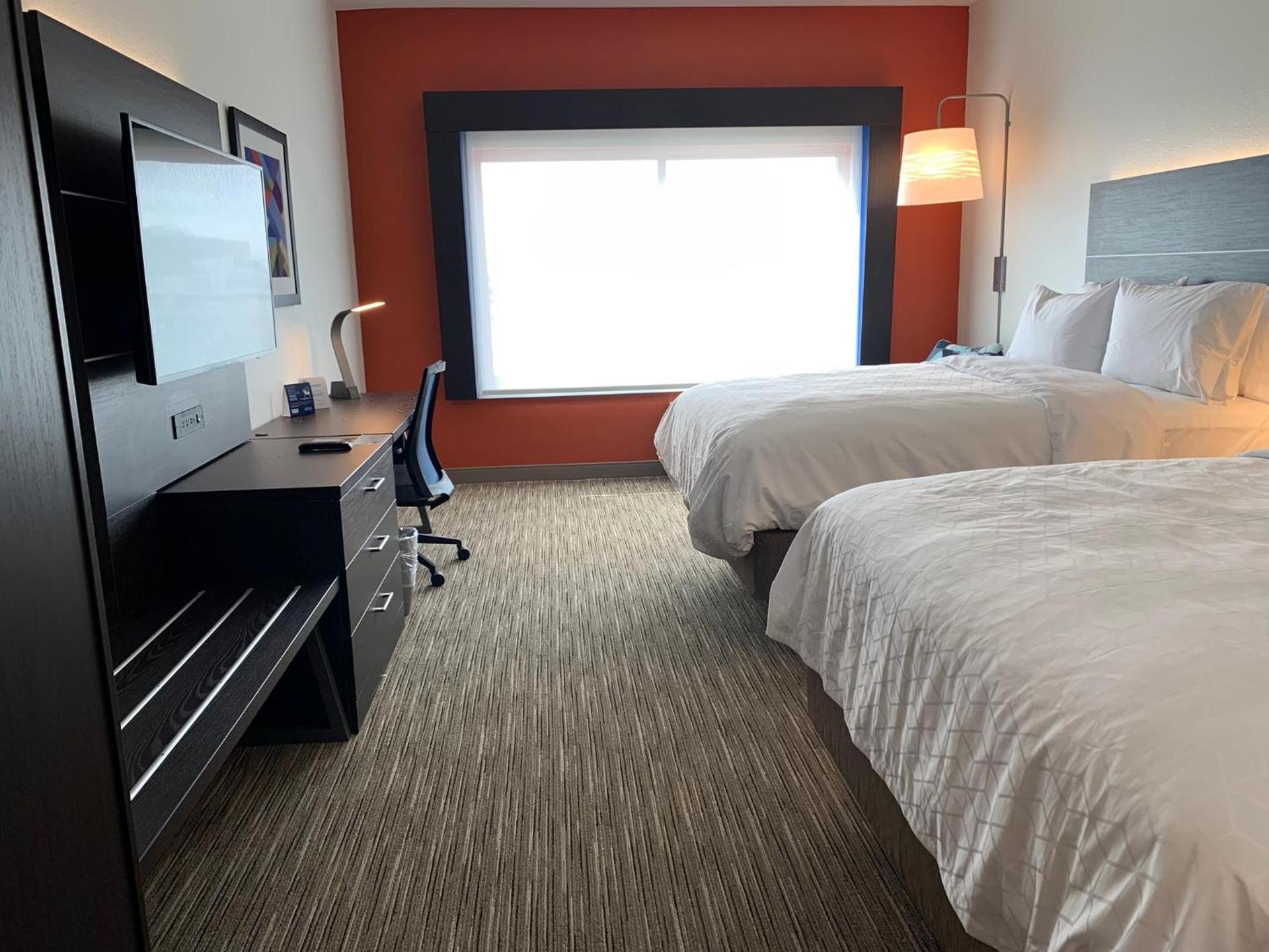 Holiday Inn Express & Suites - Aurora Medical Campus by IHG photo 47