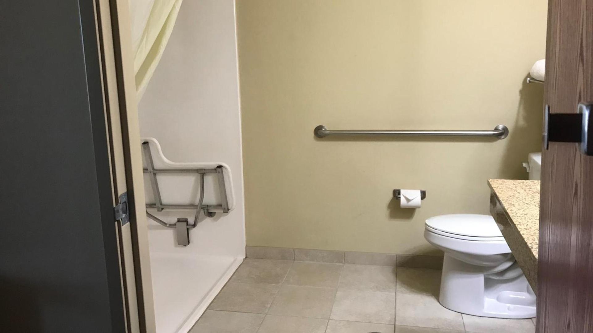 Cobblestone Inn & Suites - Vinton, IA photo 7
