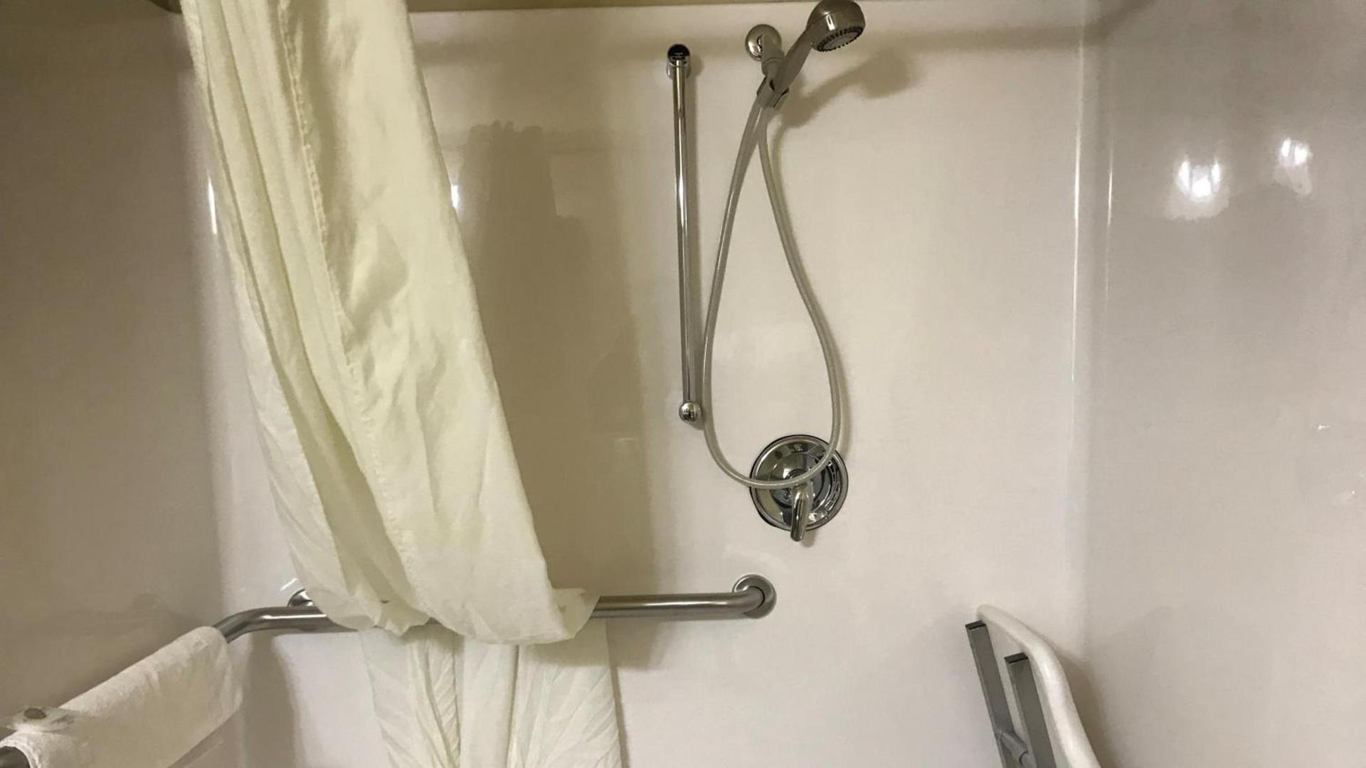 Cobblestone Inn & Suites - Vinton, IA photo 9
