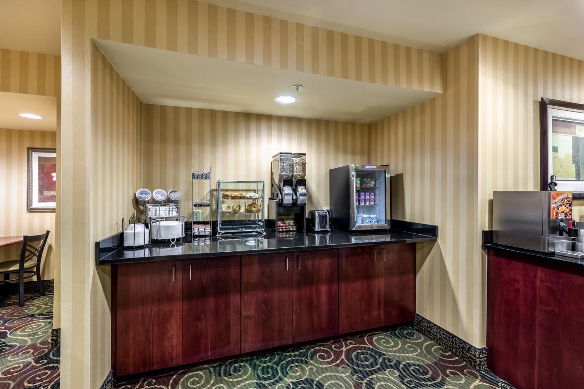Cobblestone Inn & Suites - Vinton, IA photo 2