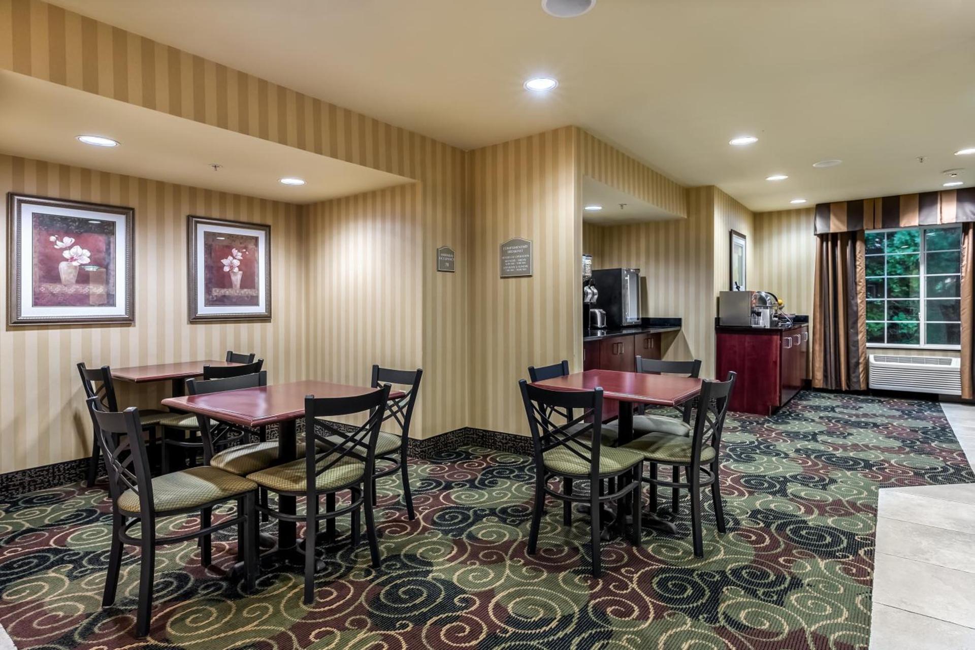 Cobblestone Inn & Suites - Vinton, IA photo 4