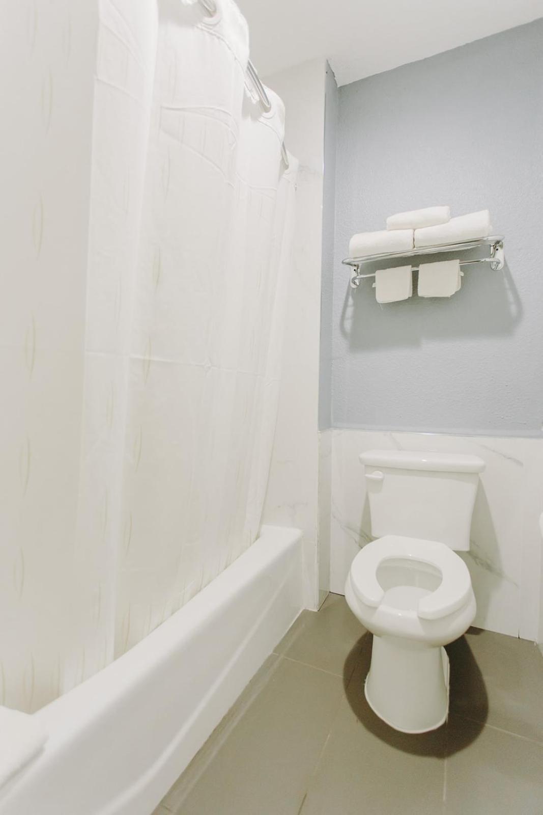 Scottish Inn & Suites - Kemah Boardwalk photo 40