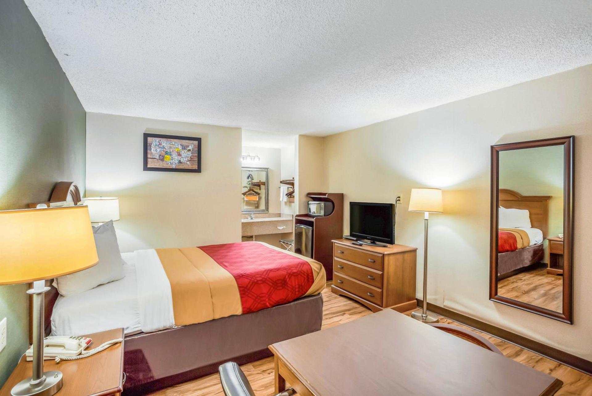 Econo Lodge Huntington - Barboursville University Area photo 30