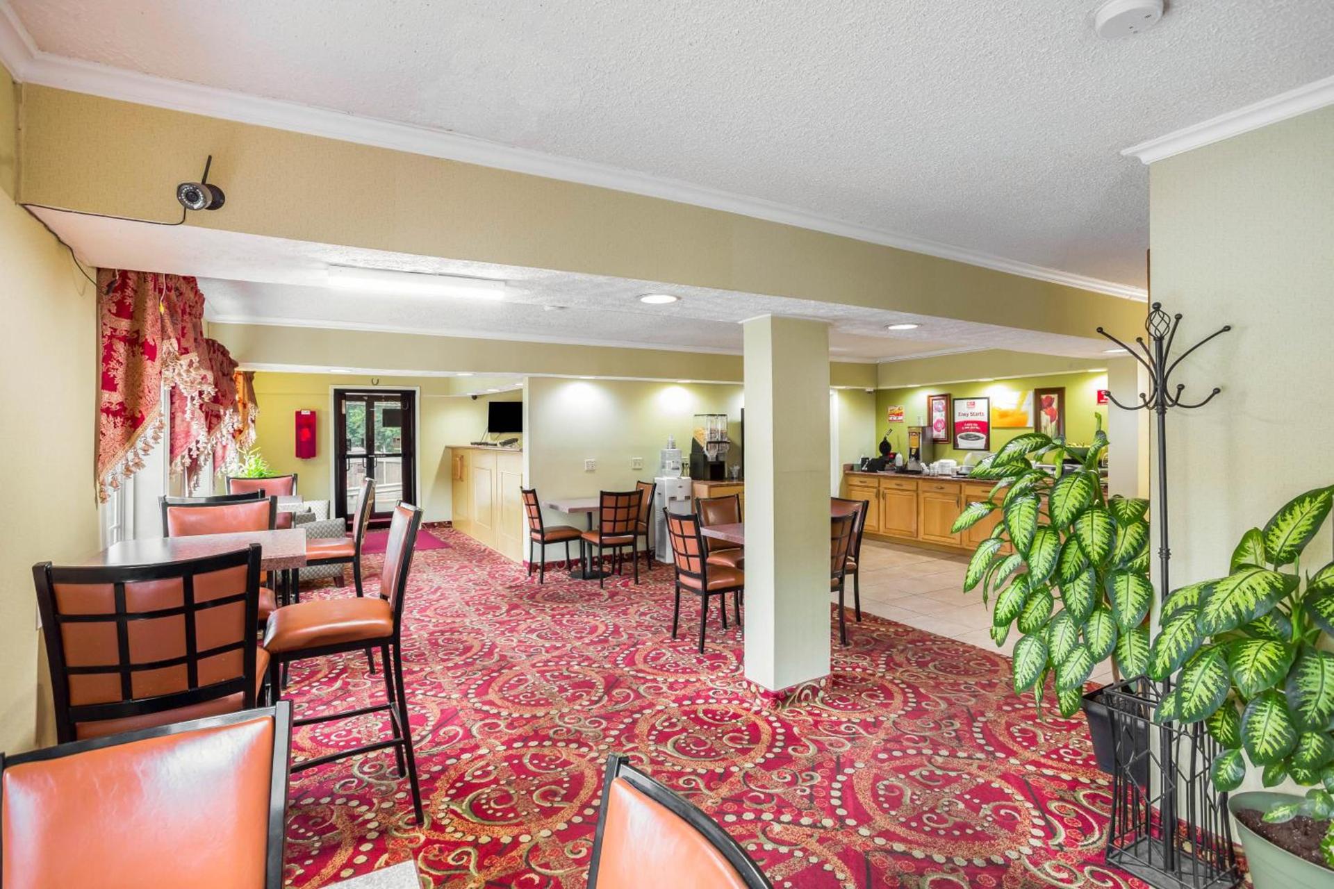 Econo Lodge Huntington - Barboursville University Area photo 26