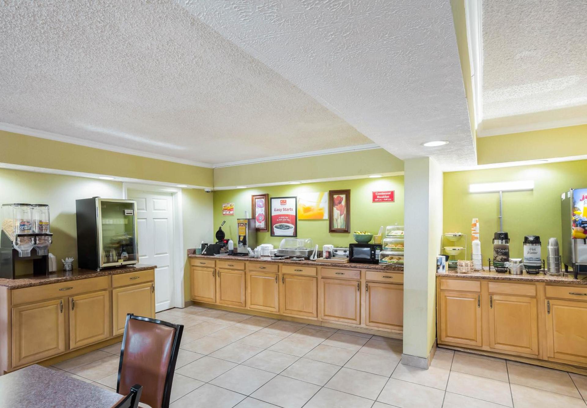 Econo Lodge Huntington - Barboursville University Area photo 27