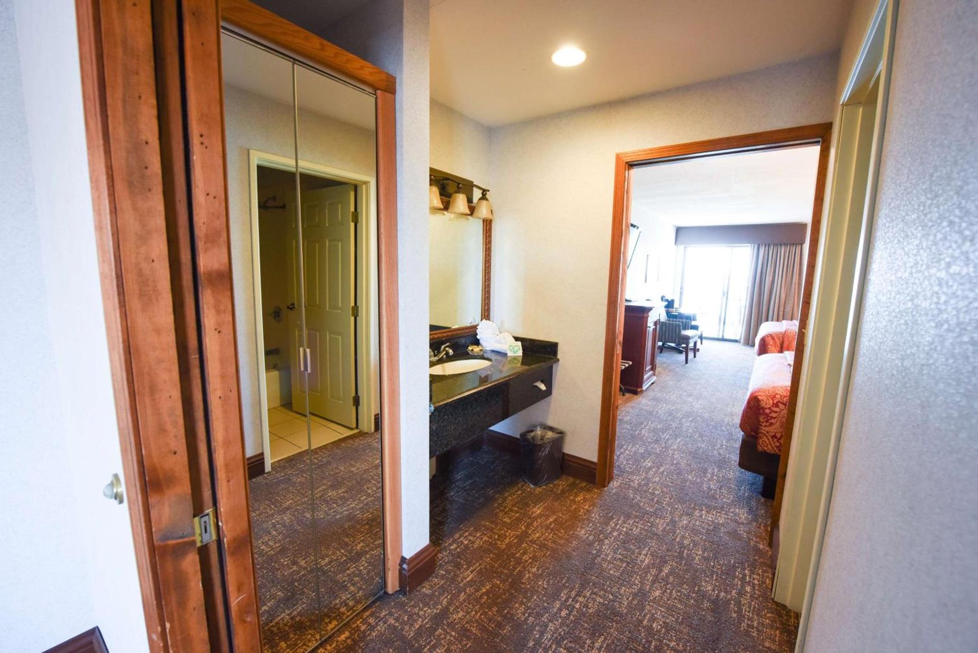 Best Western Plus Dockside Waterfront Inn photo 28