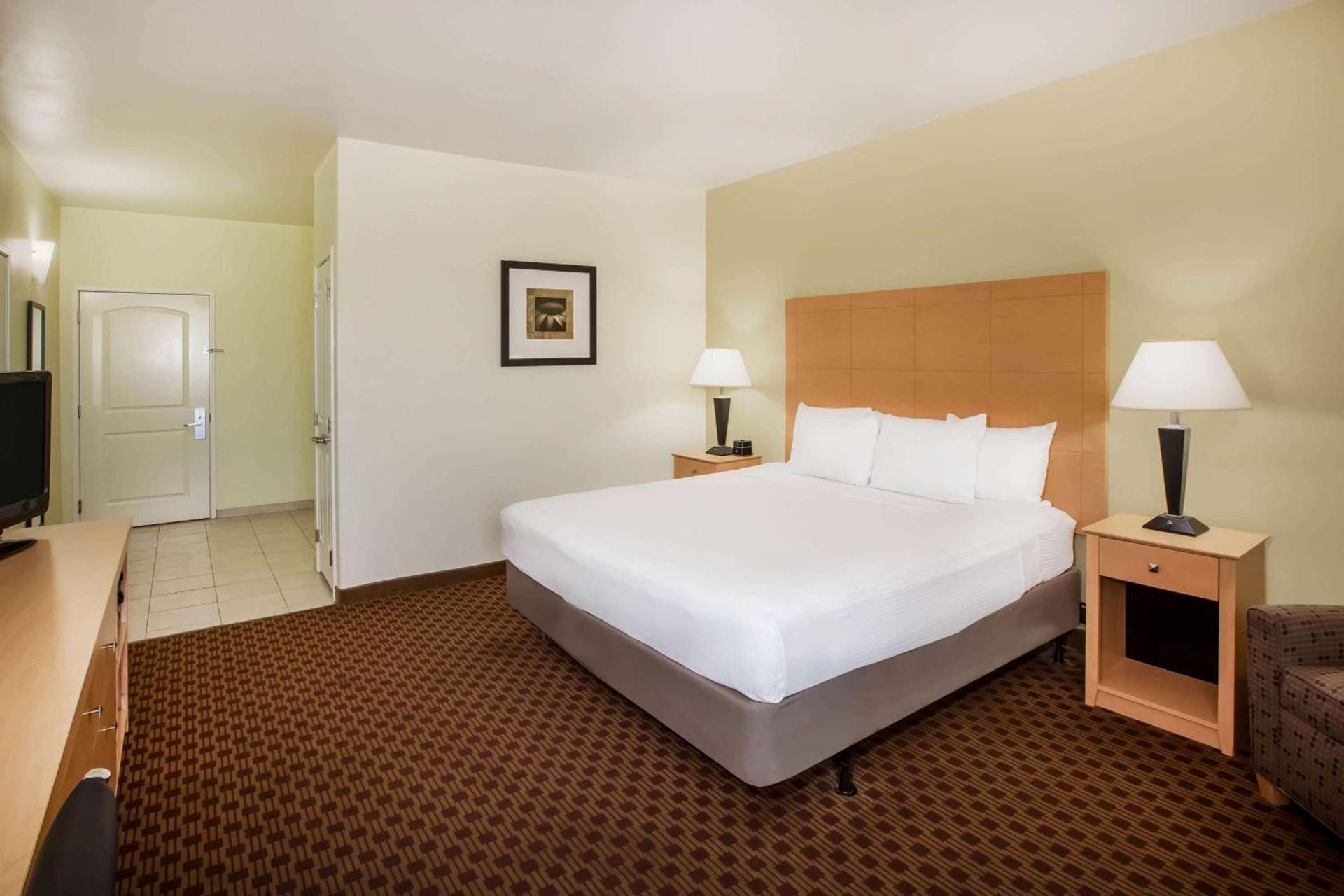 La Quinta by Wyndham Odessa North photo 10