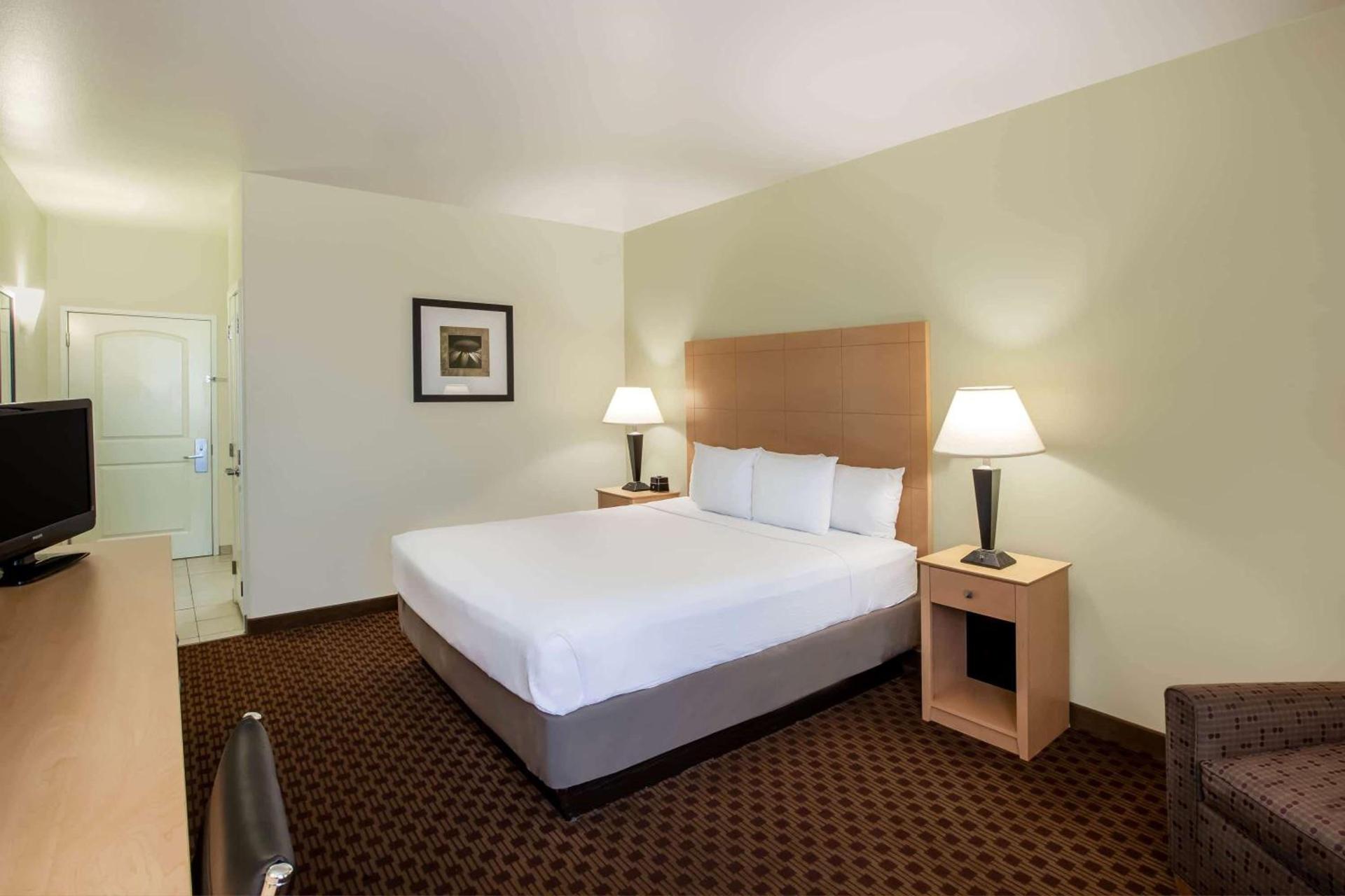 La Quinta by Wyndham Odessa North photo 18