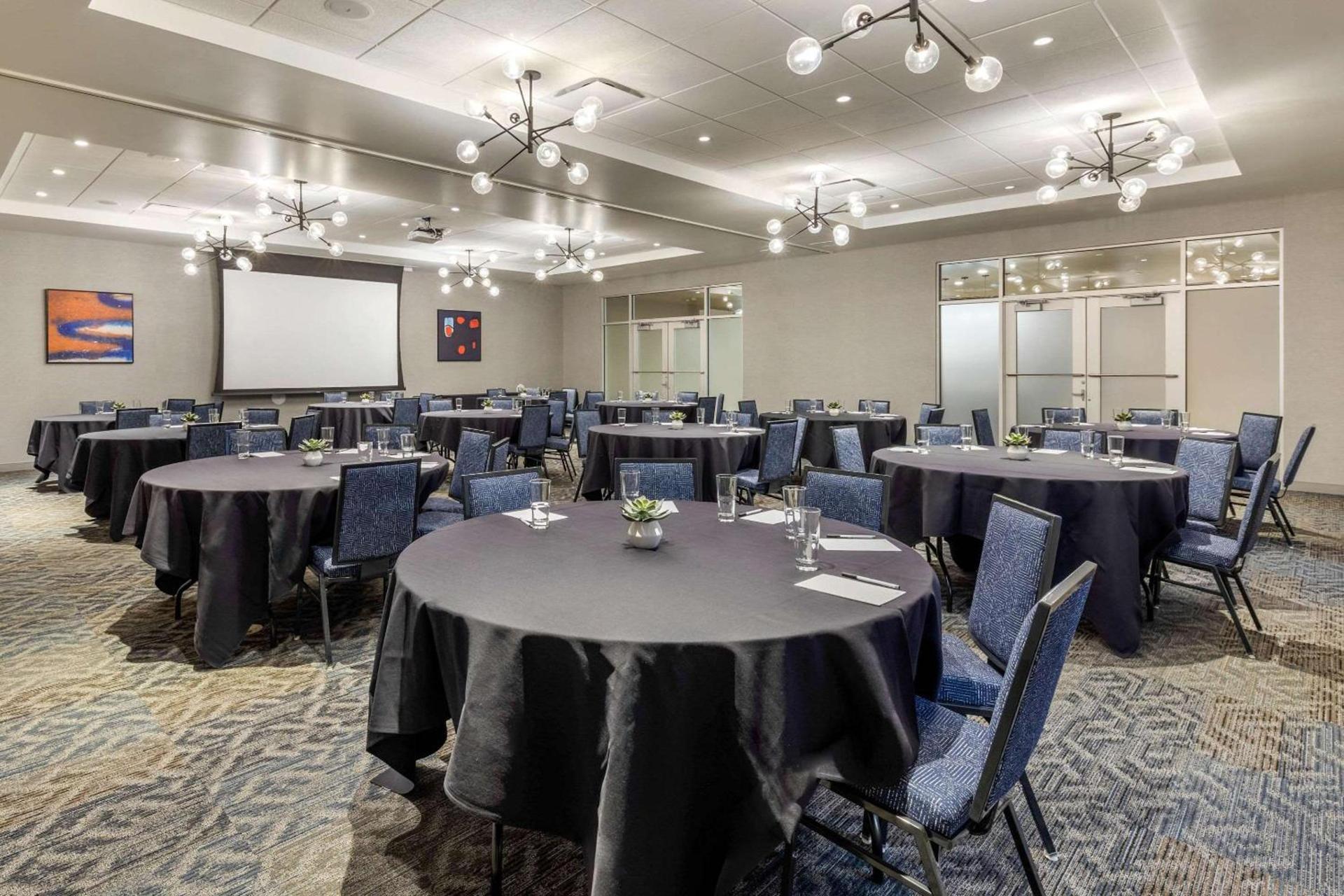 Cambria Hotel Milwaukee Downtown photo 66