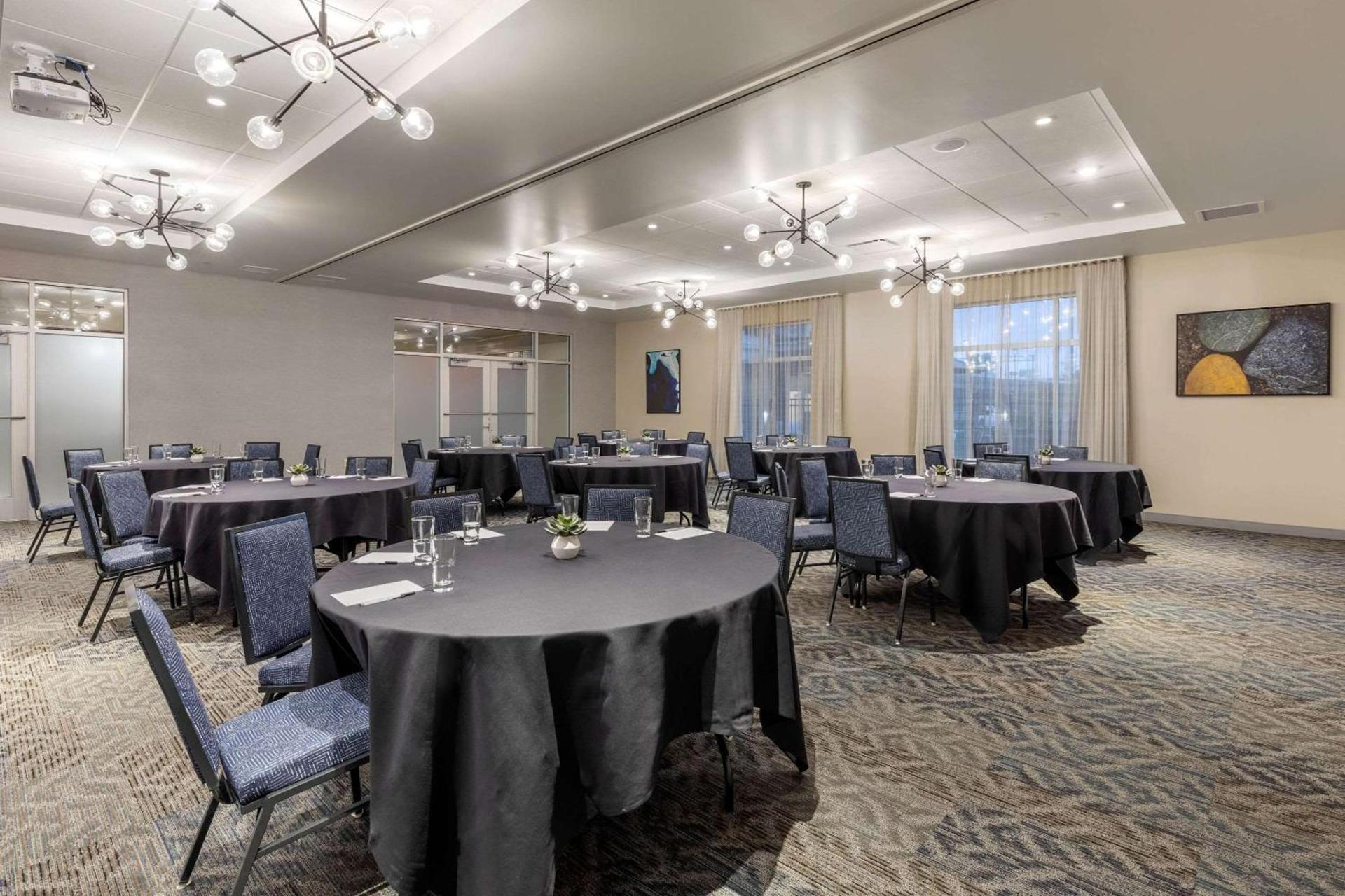 Cambria Hotel Milwaukee Downtown photo 63