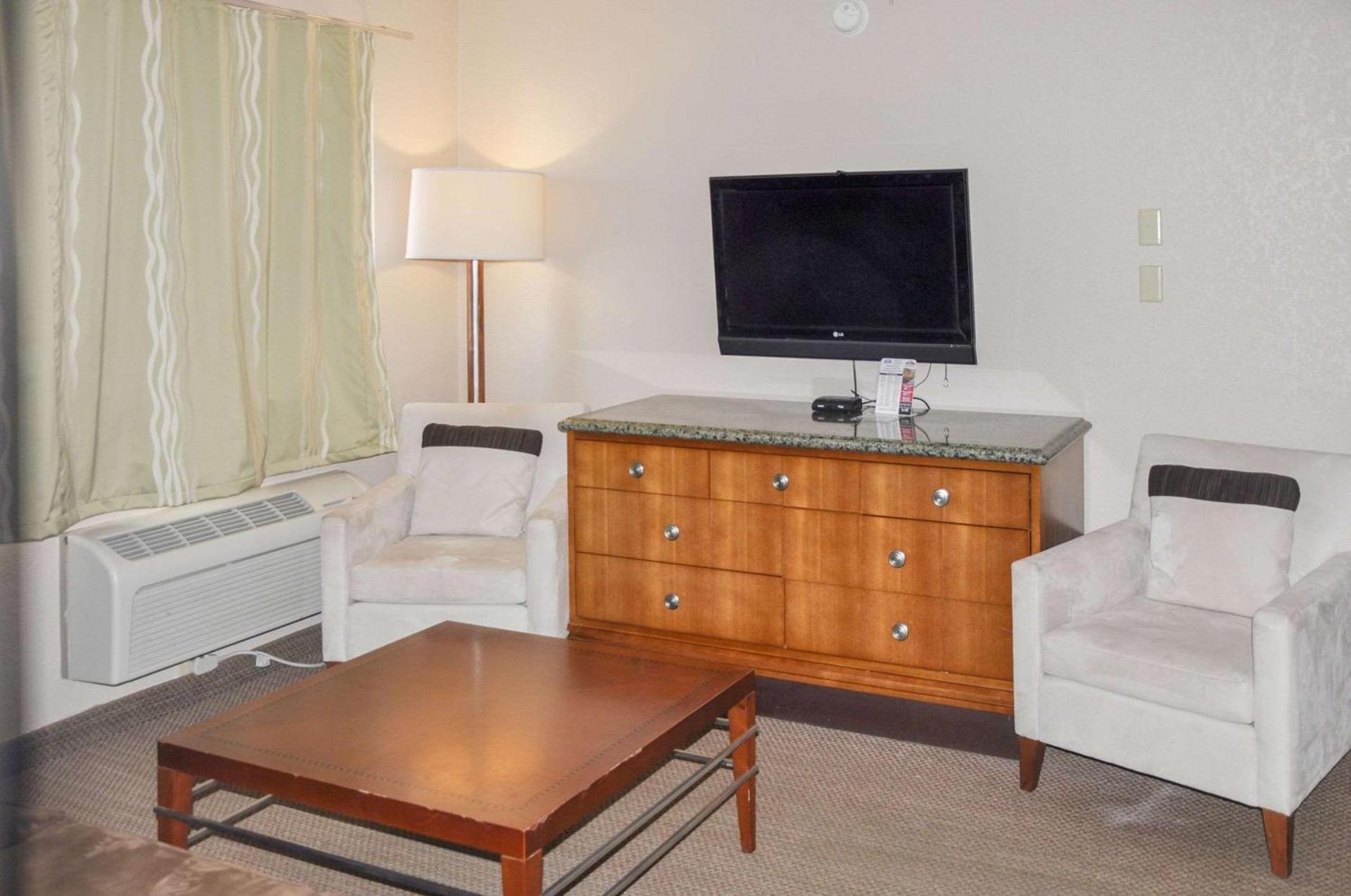 Rodeway Inn photo 34