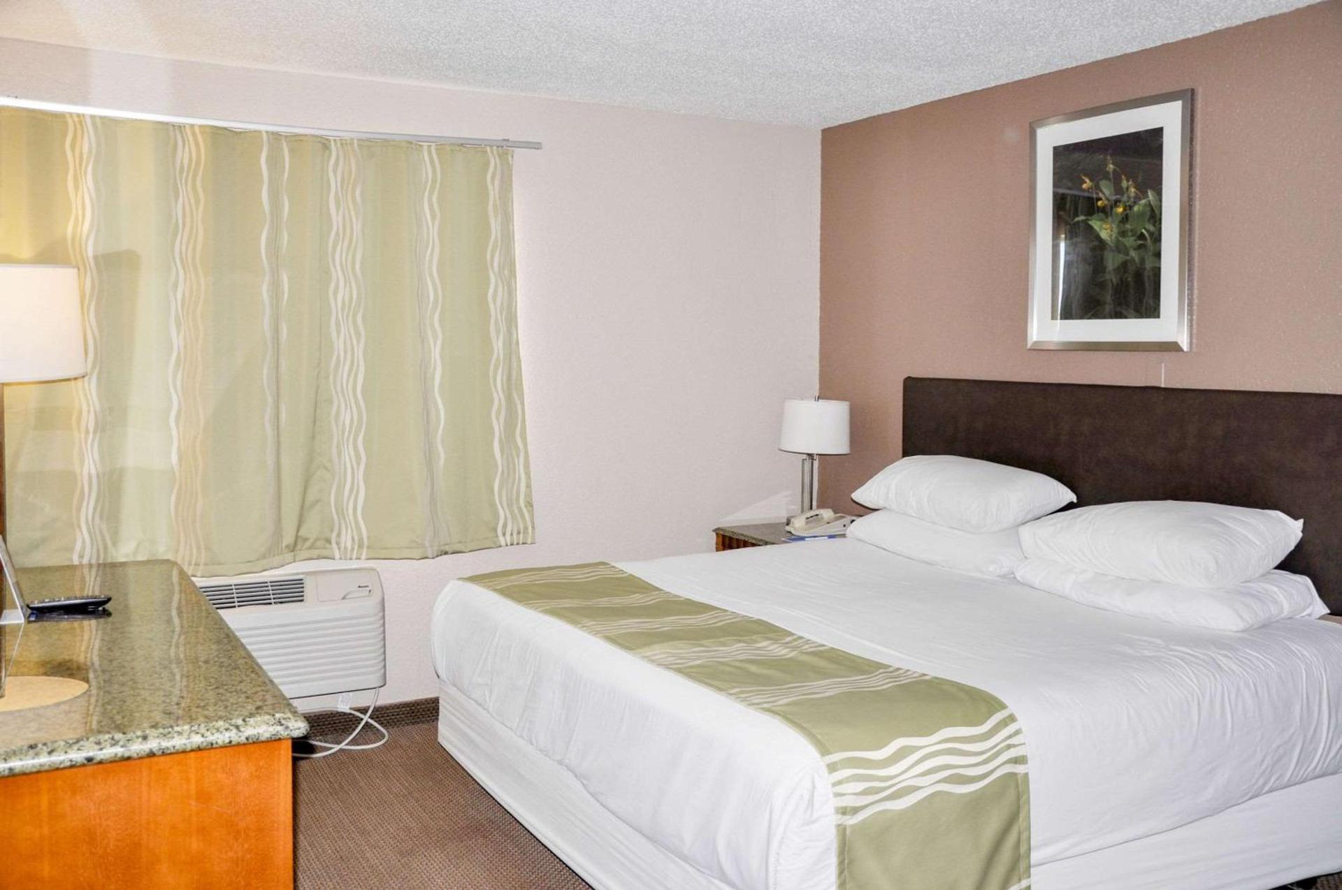 Rodeway Inn photo 28