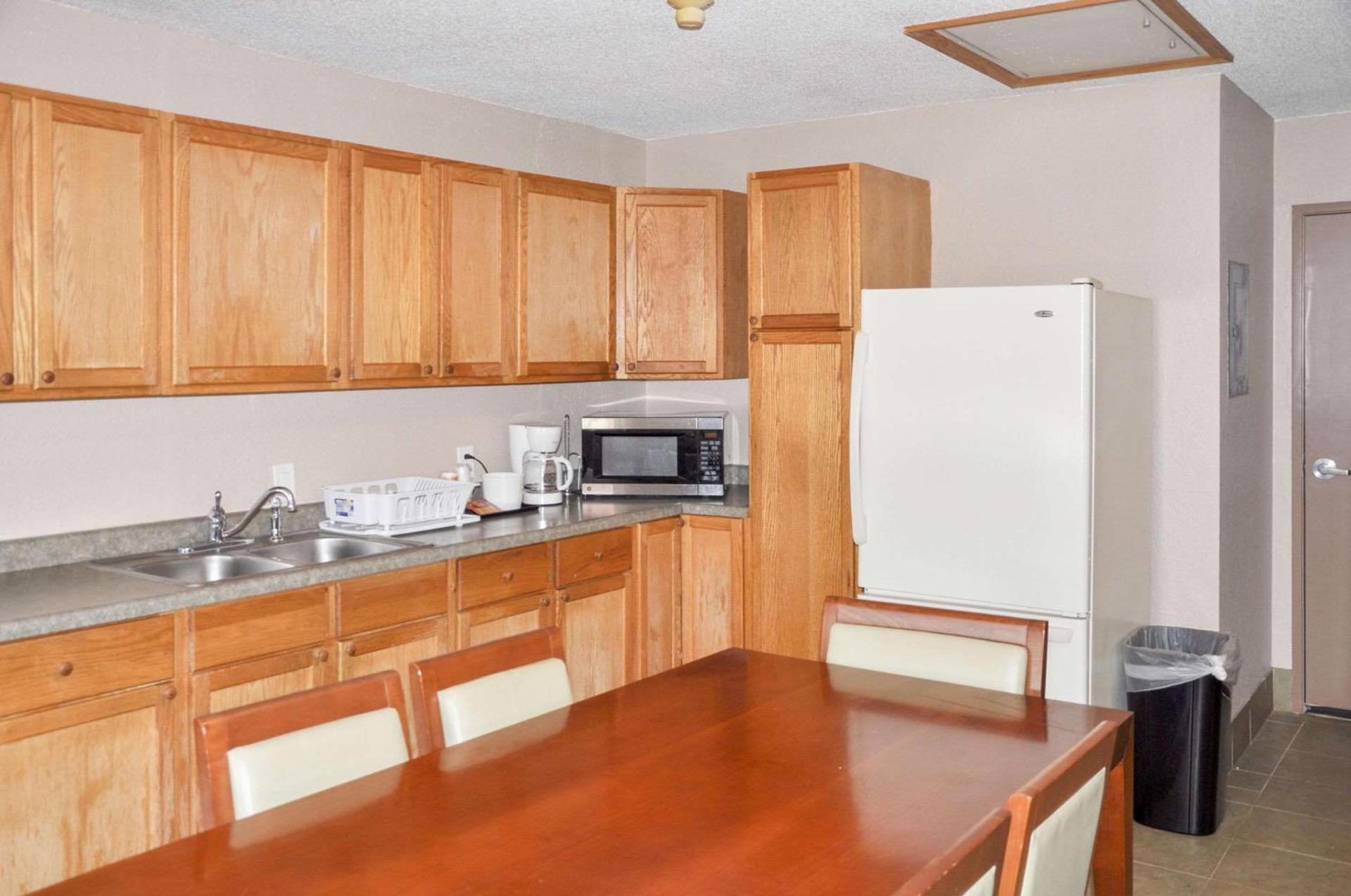 Rodeway Inn photo 27