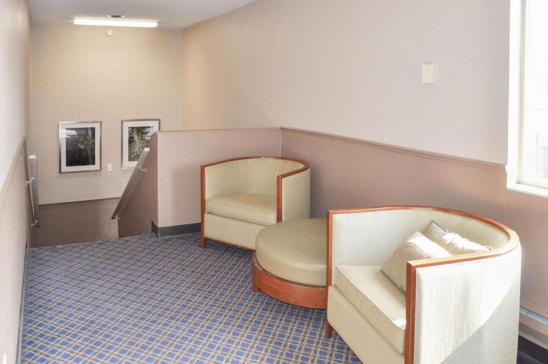 Rodeway Inn photo 22