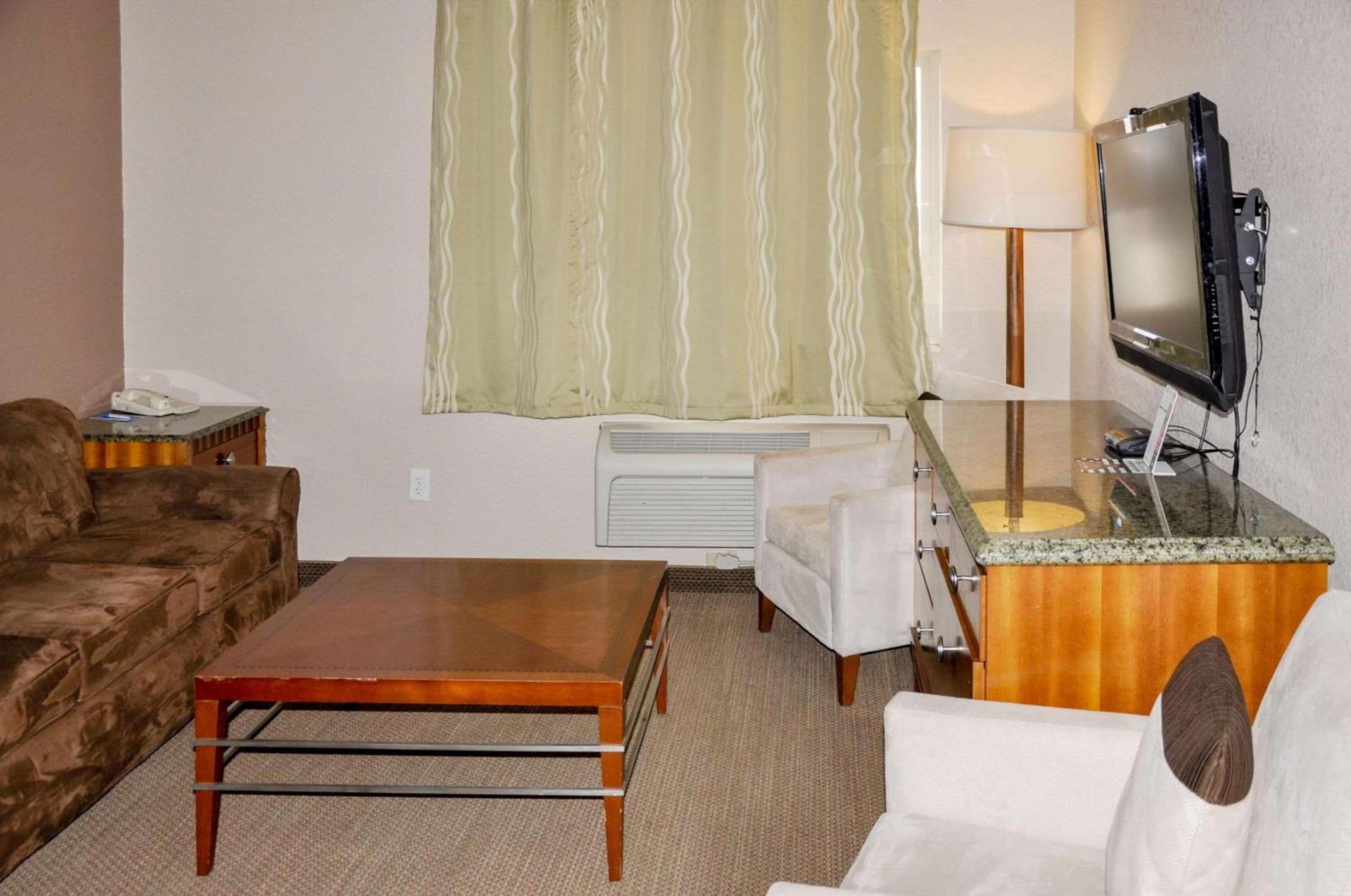 Rodeway Inn photo 18