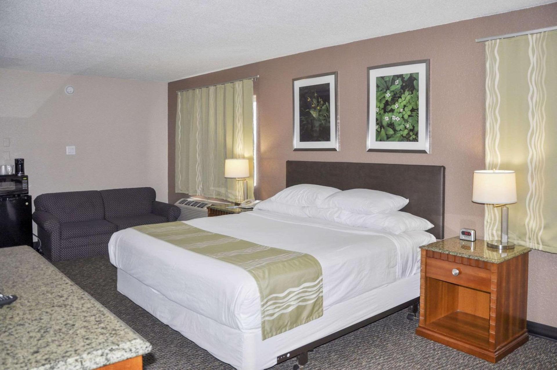 Rodeway Inn photo 16