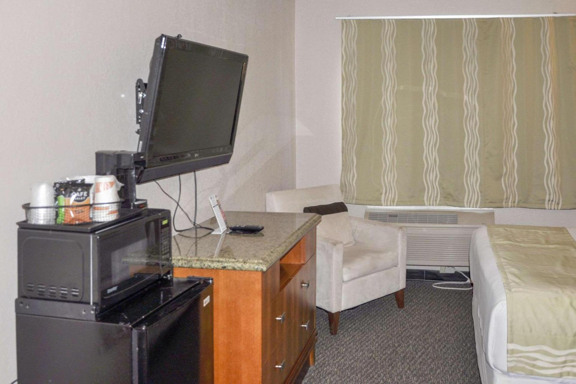 Rodeway Inn photo 13
