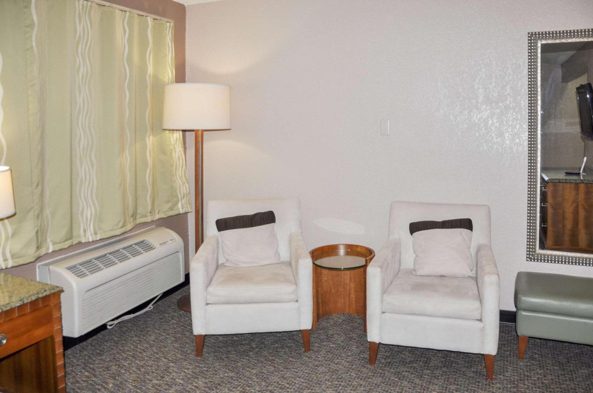 Rodeway Inn photo 12