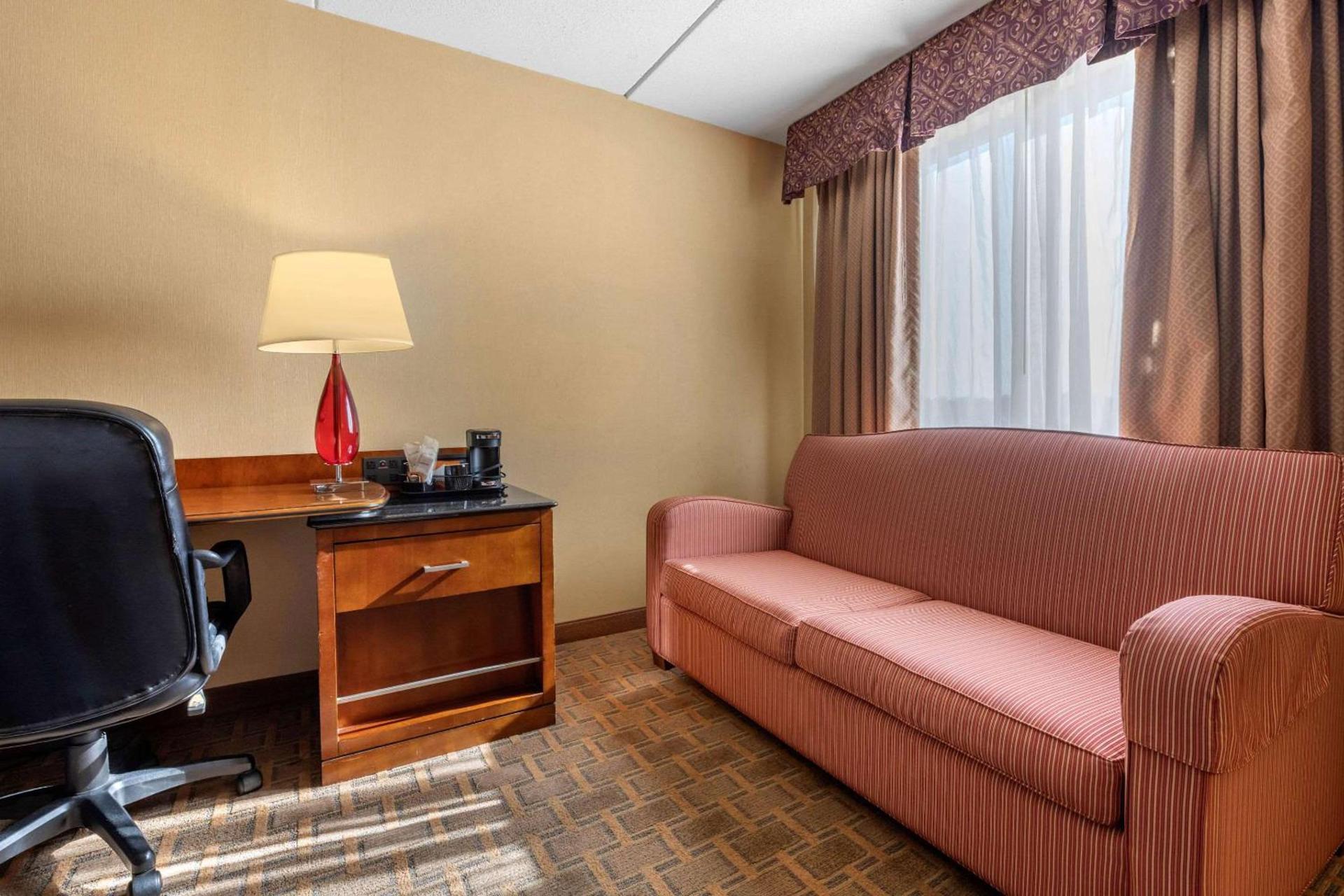 Clarion Hotel Conference Center on Lake Erie photo 5