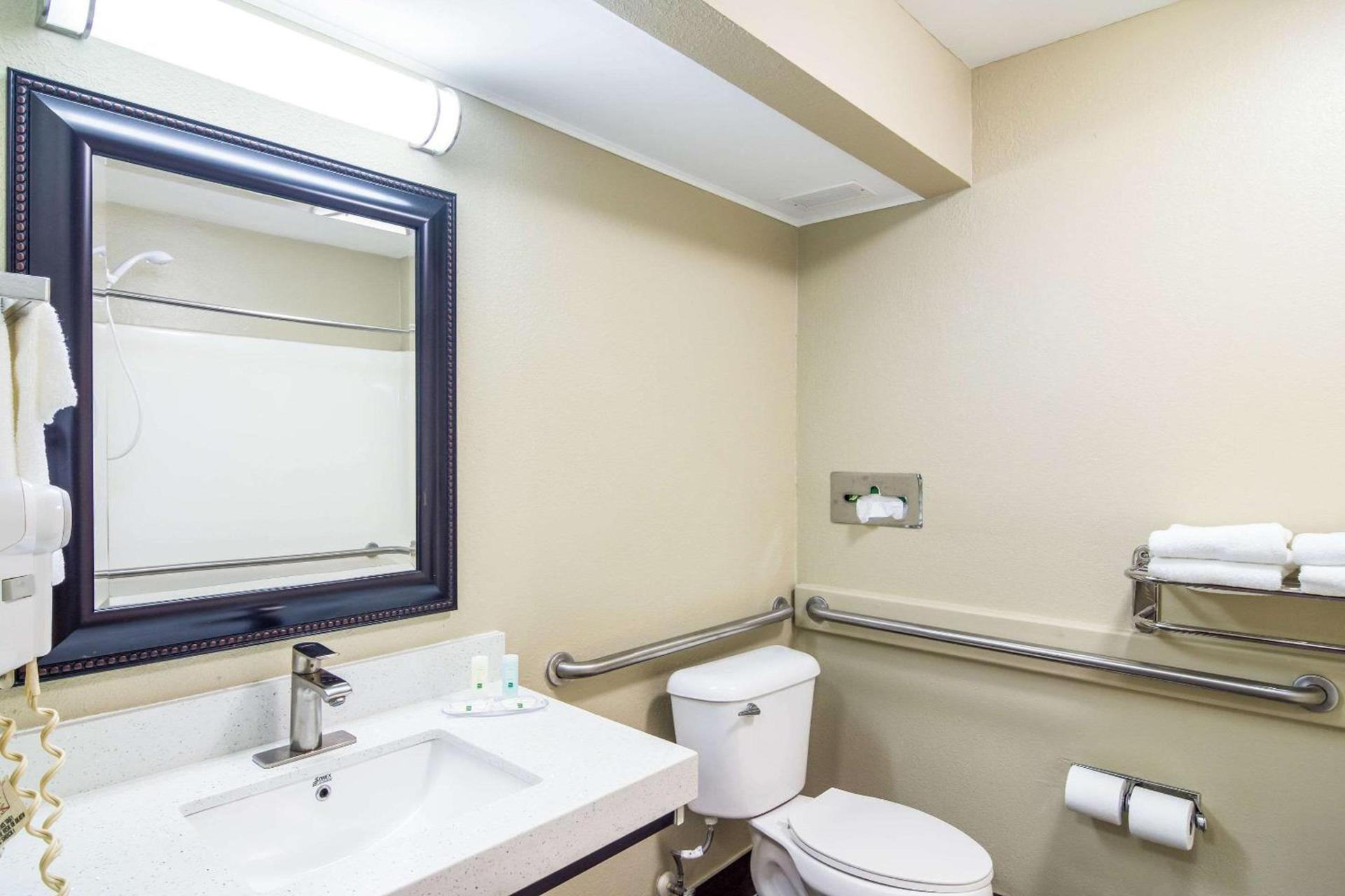 Quality Inn & Suites Canton, GA photo 4