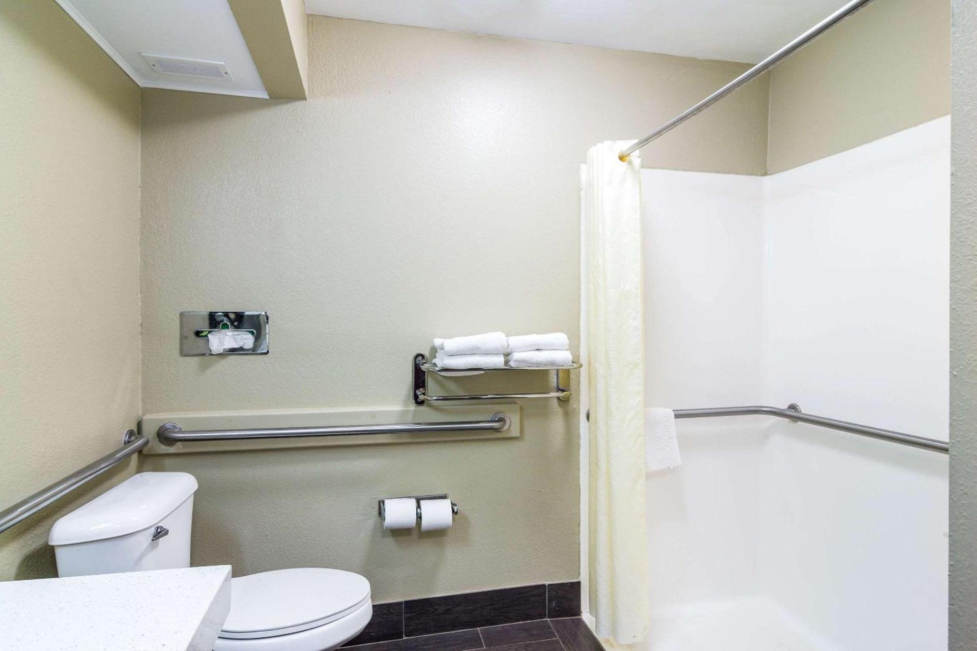 Quality Inn & Suites Canton, GA photo 3
