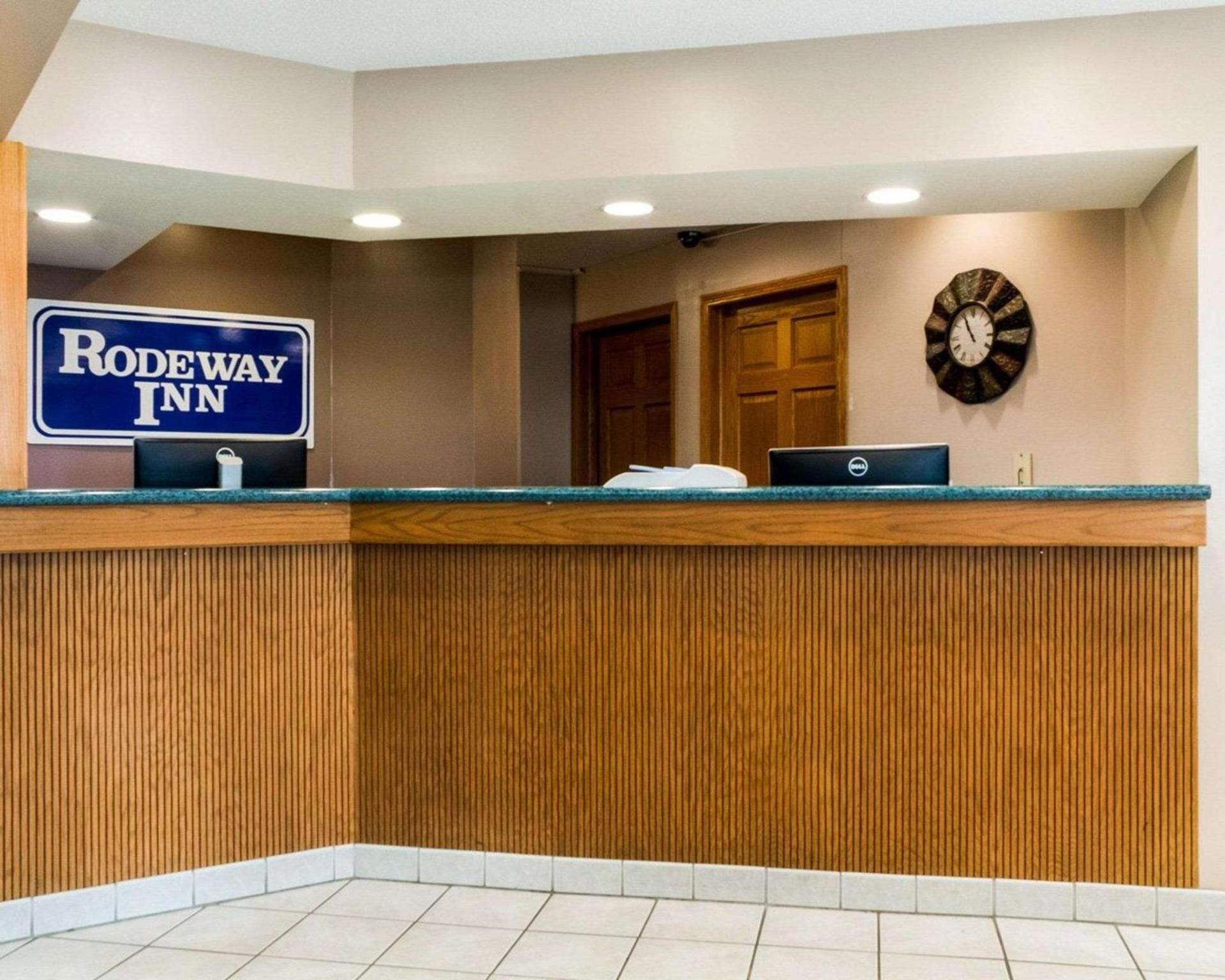 Rodeway Inn photo 10