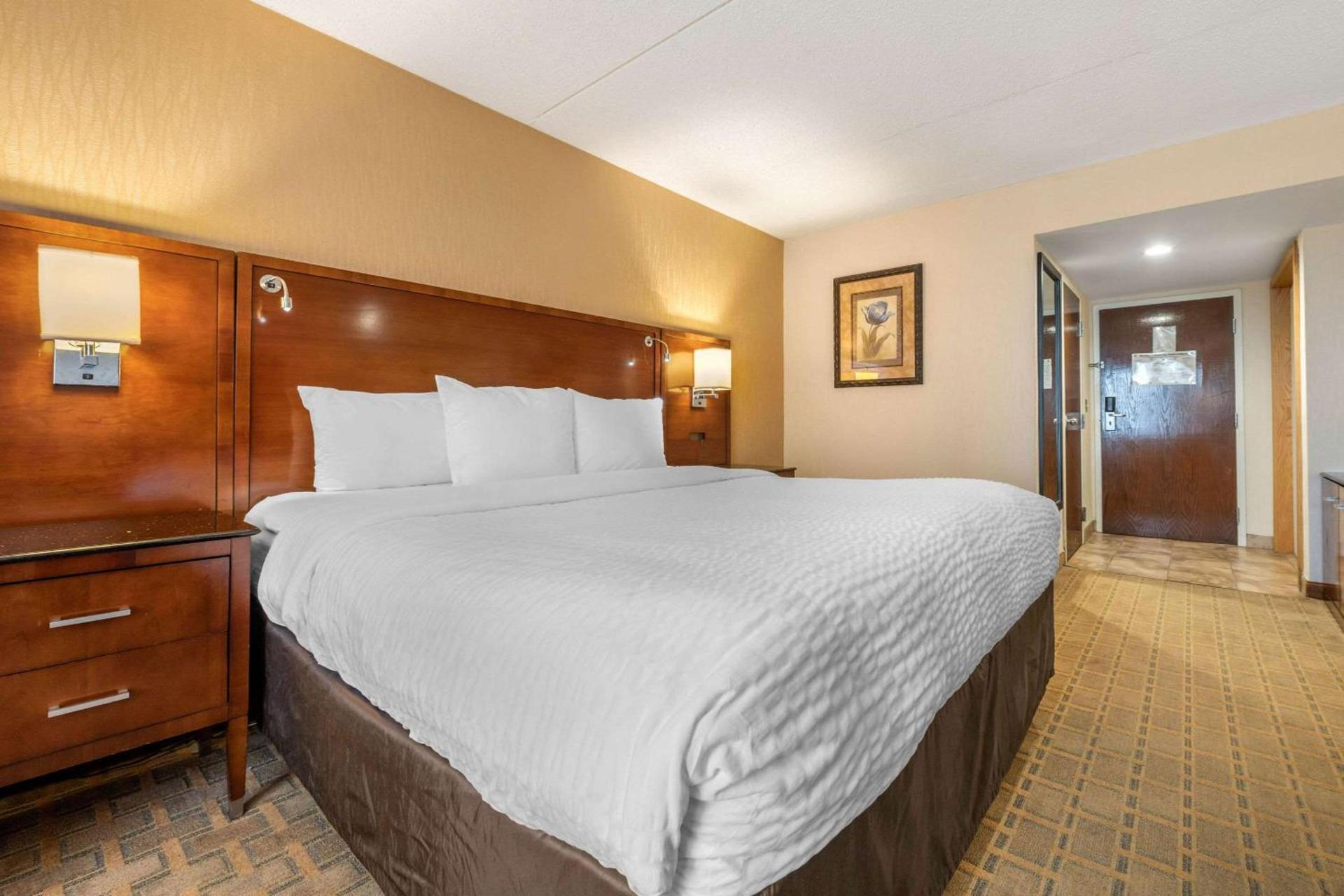 Clarion Hotel Conference Center on Lake Erie photo 36
