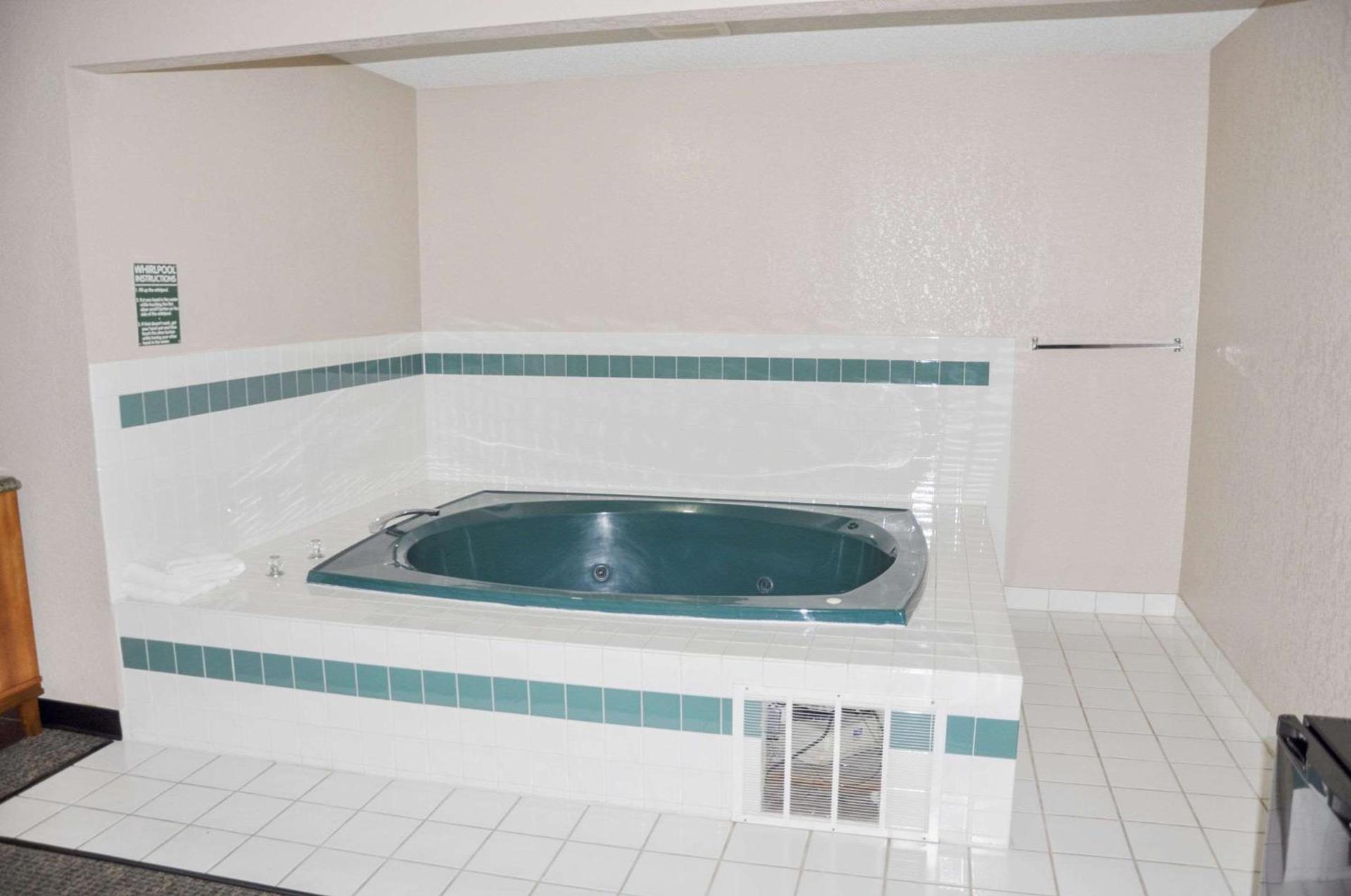 Rodeway Inn photo 9