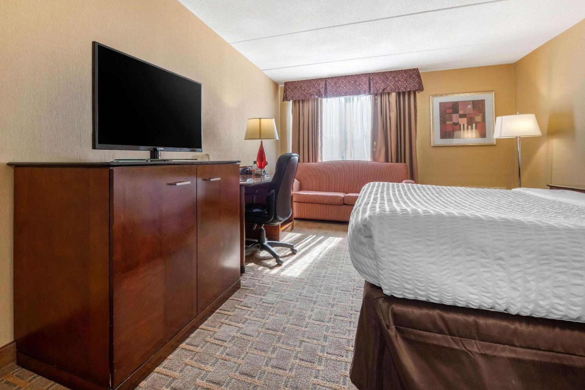 Clarion Hotel Conference Center on Lake Erie photo 35