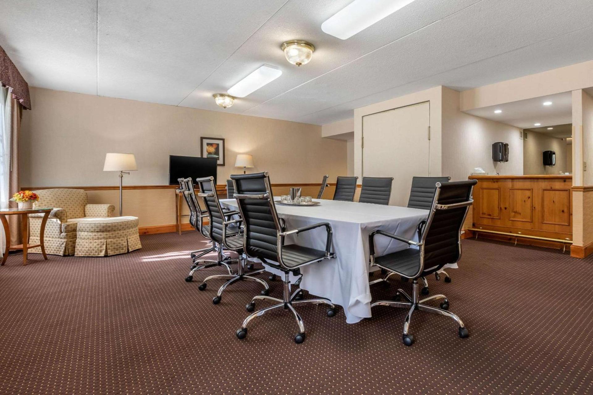 Clarion Hotel Conference Center on Lake Erie photo 30