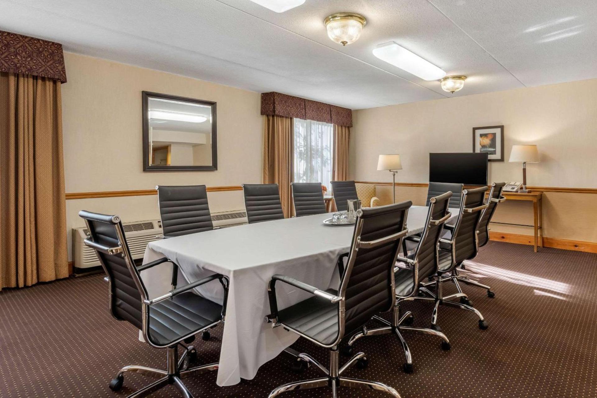 Clarion Hotel Conference Center on Lake Erie photo 39