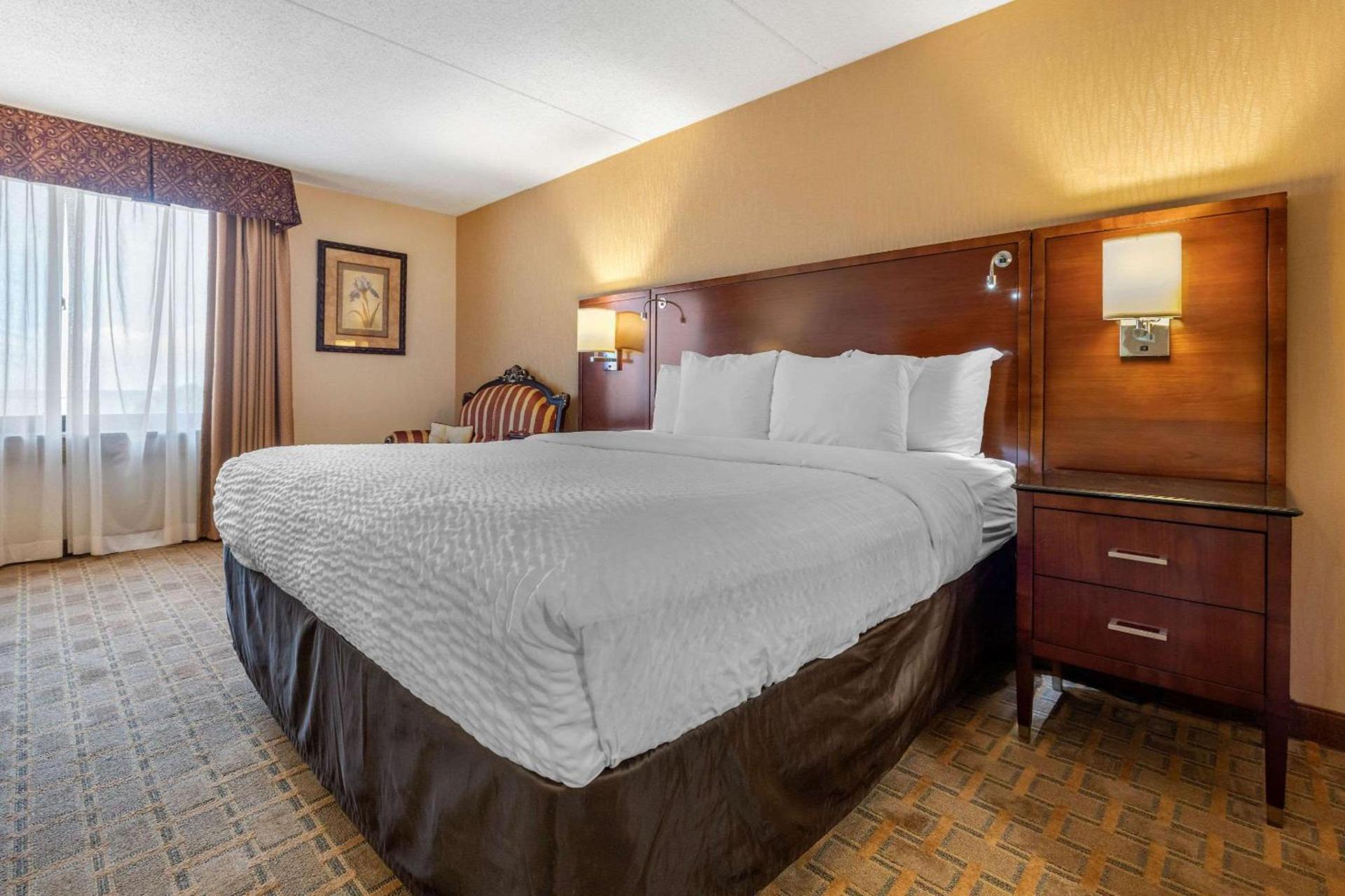 Clarion Hotel Conference Center on Lake Erie photo 26