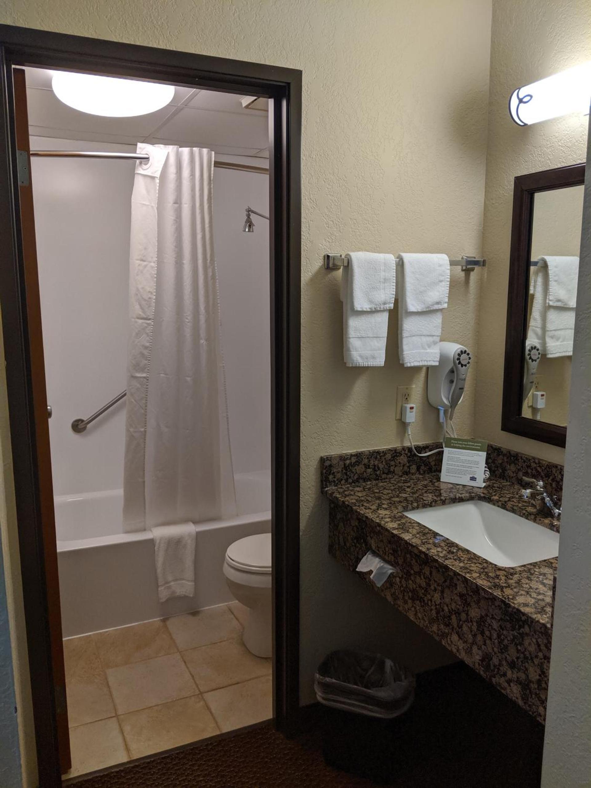 AmericInn by Wyndham St. Peter photo 5